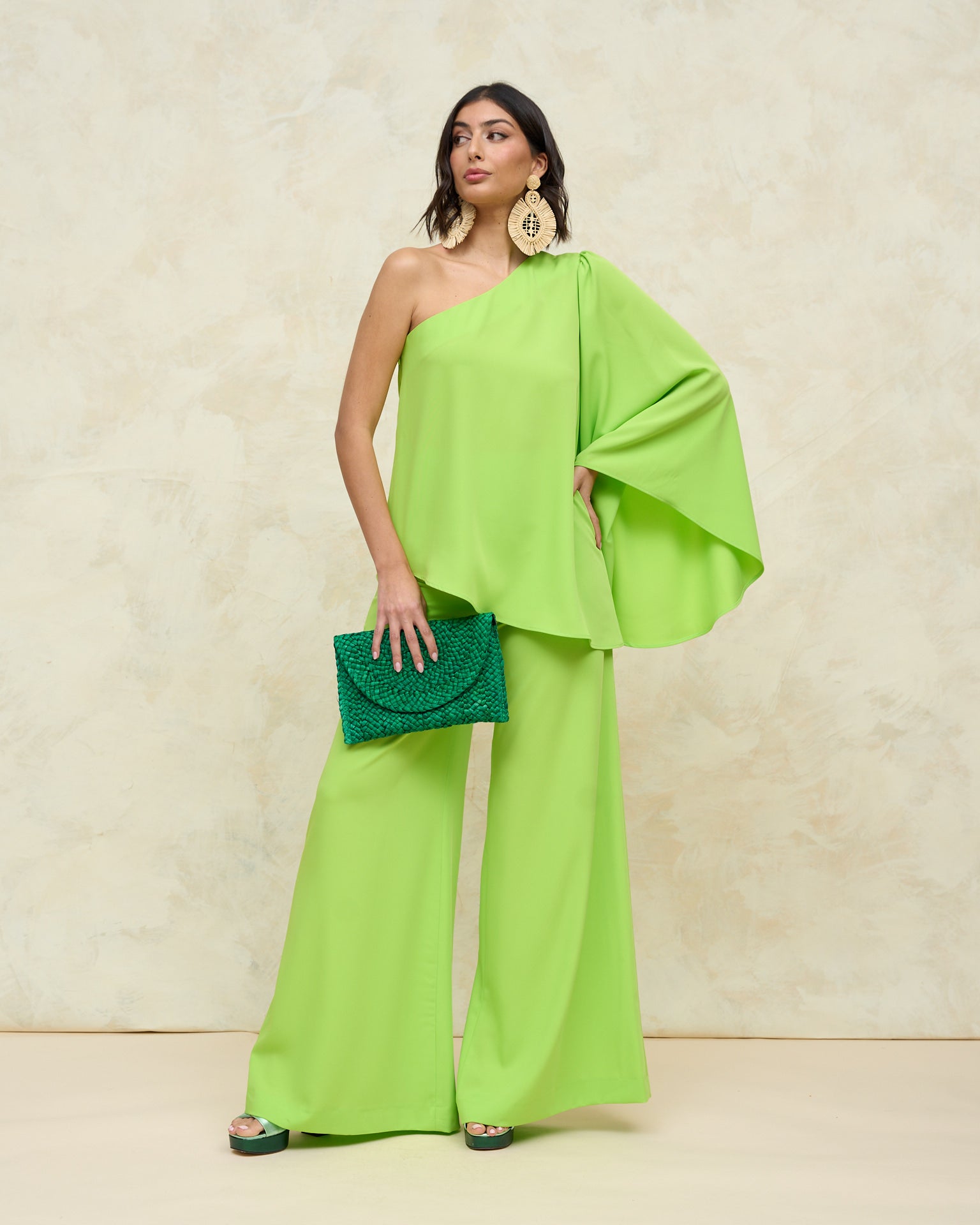 Blusa top invitada Triana lima asimétrico crepe satinado manga acampanada cremallera asimétrica