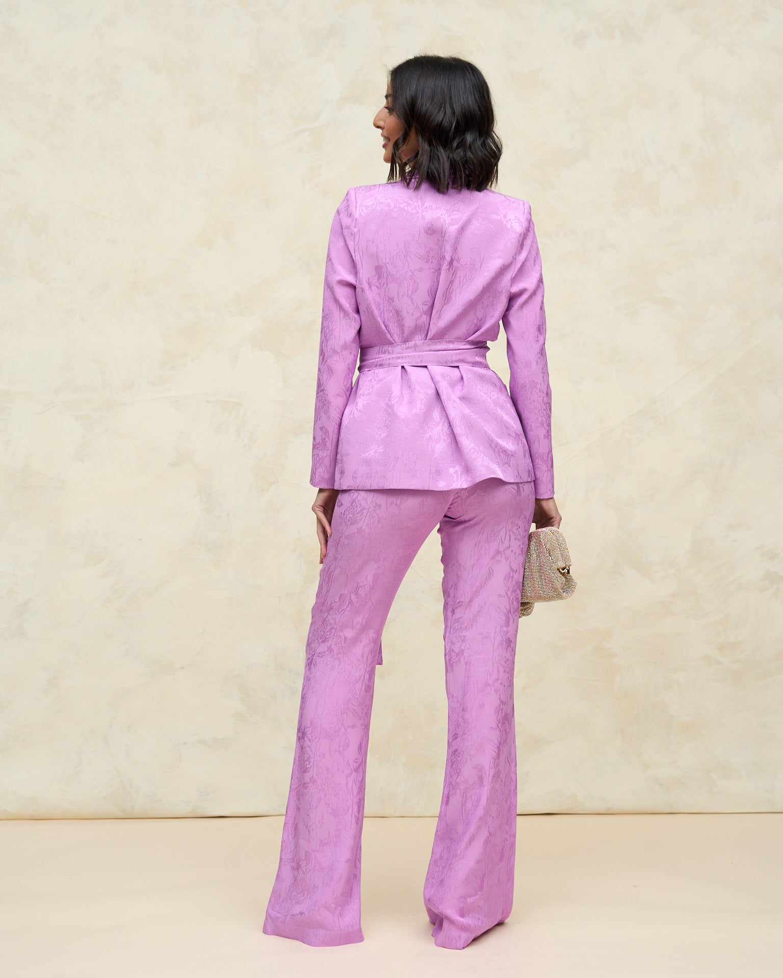 Chaqueta Kate Malva Cuello Pico Invitada Eventos MIphai por detrás