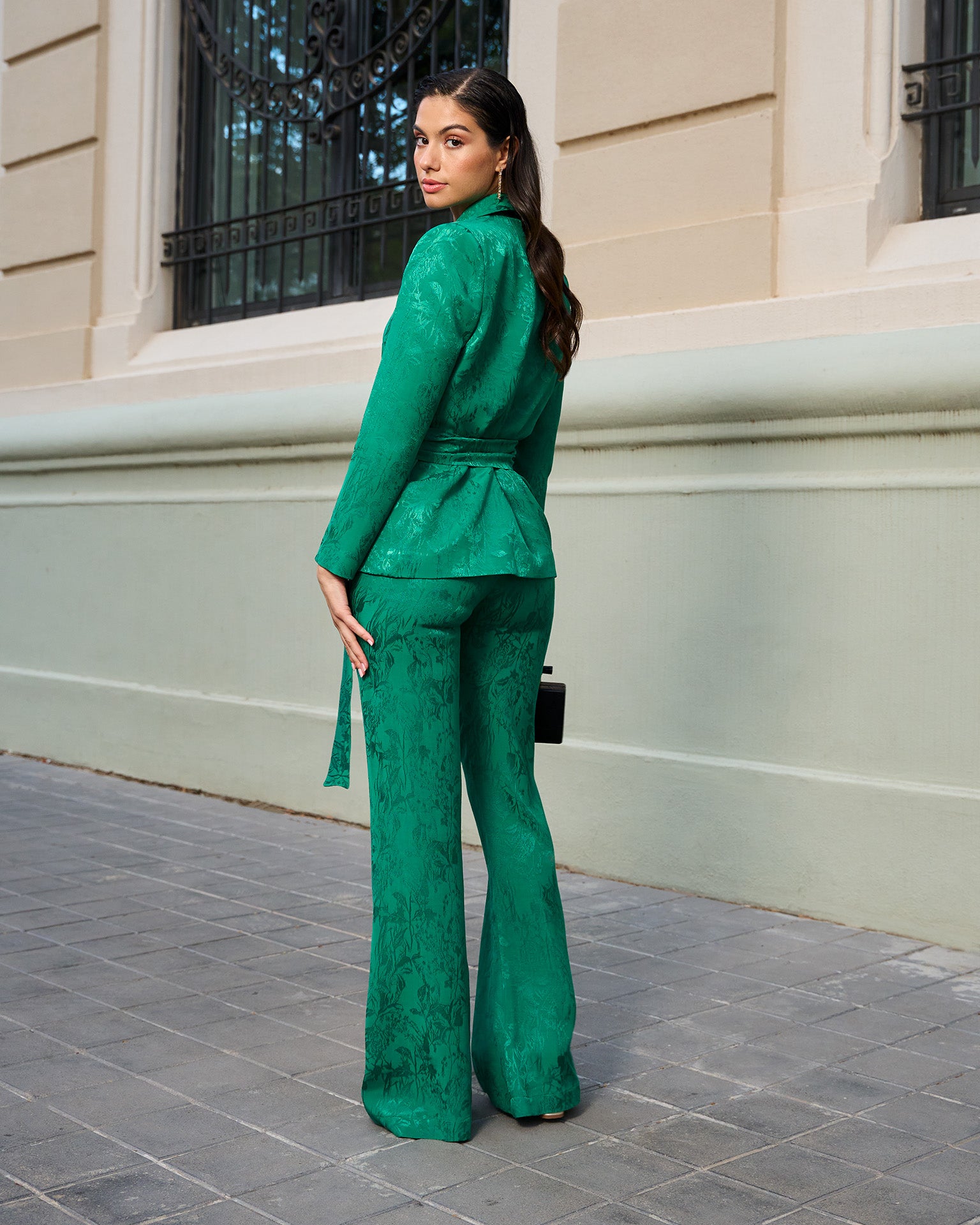 Chaqueta Kate Verde Cinturón Tela Eventos Invitadas Miphai
Espalda