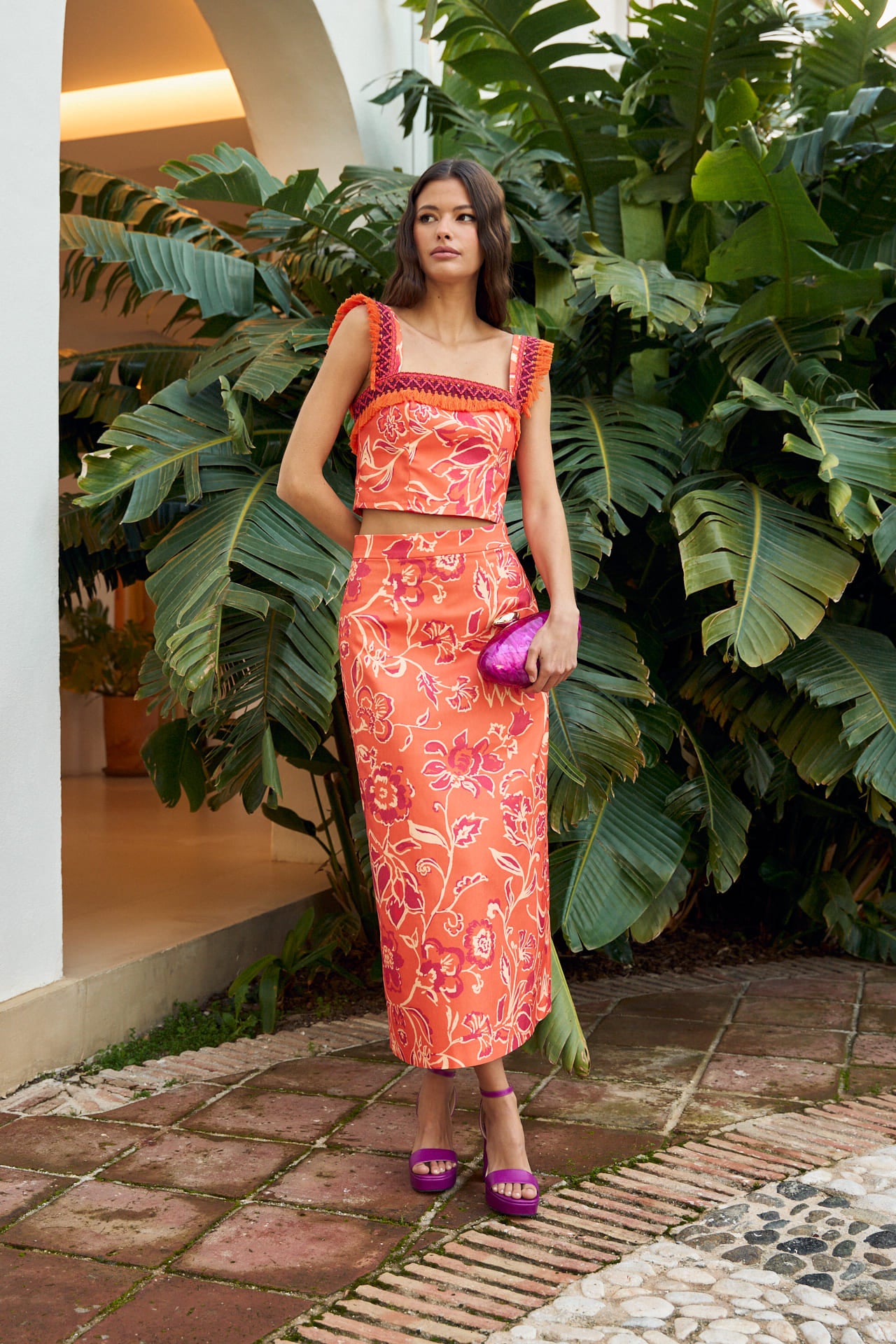 Falda Solera midi de talle alto y corte evasé en color naranja con estampado posicionado.