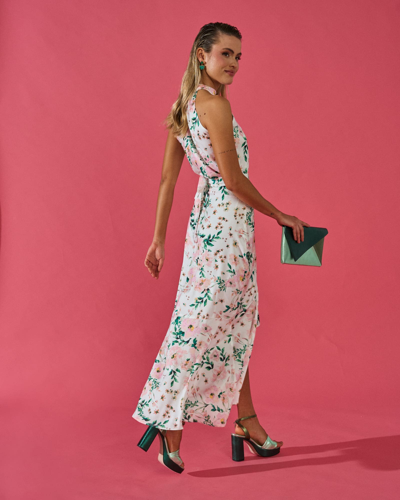 Falda invitada evento Amelie Estampado Floral Blanco midi efecto volante bajo cierre de lazo