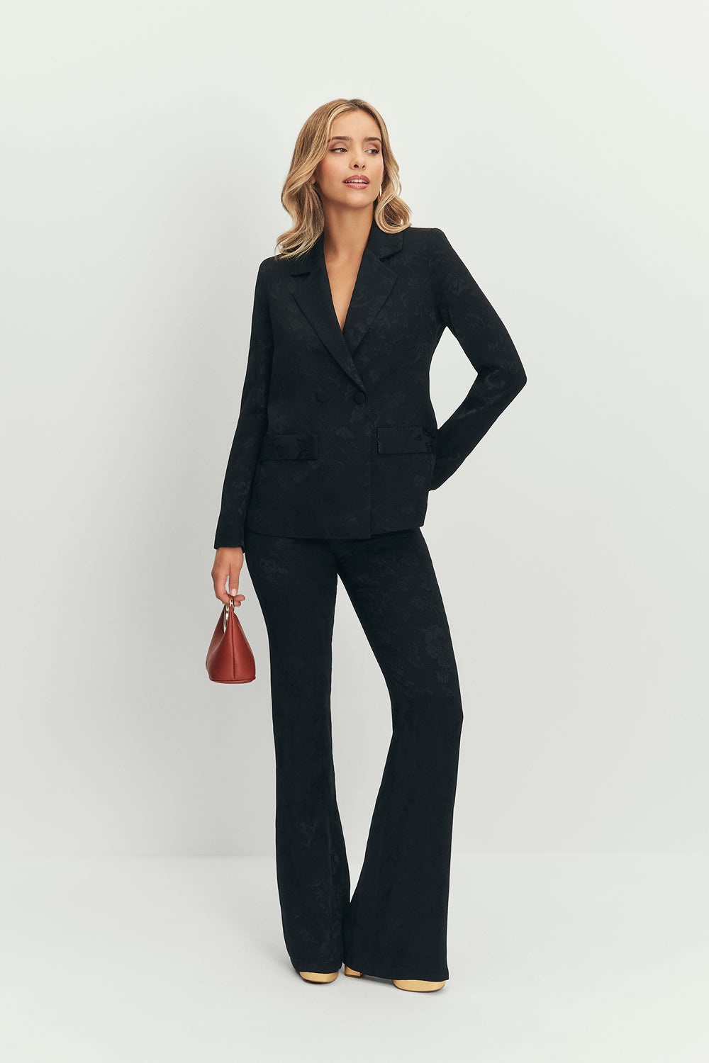 Miphai_Pantalón_Flare_Chelsea_Negro_Invitada