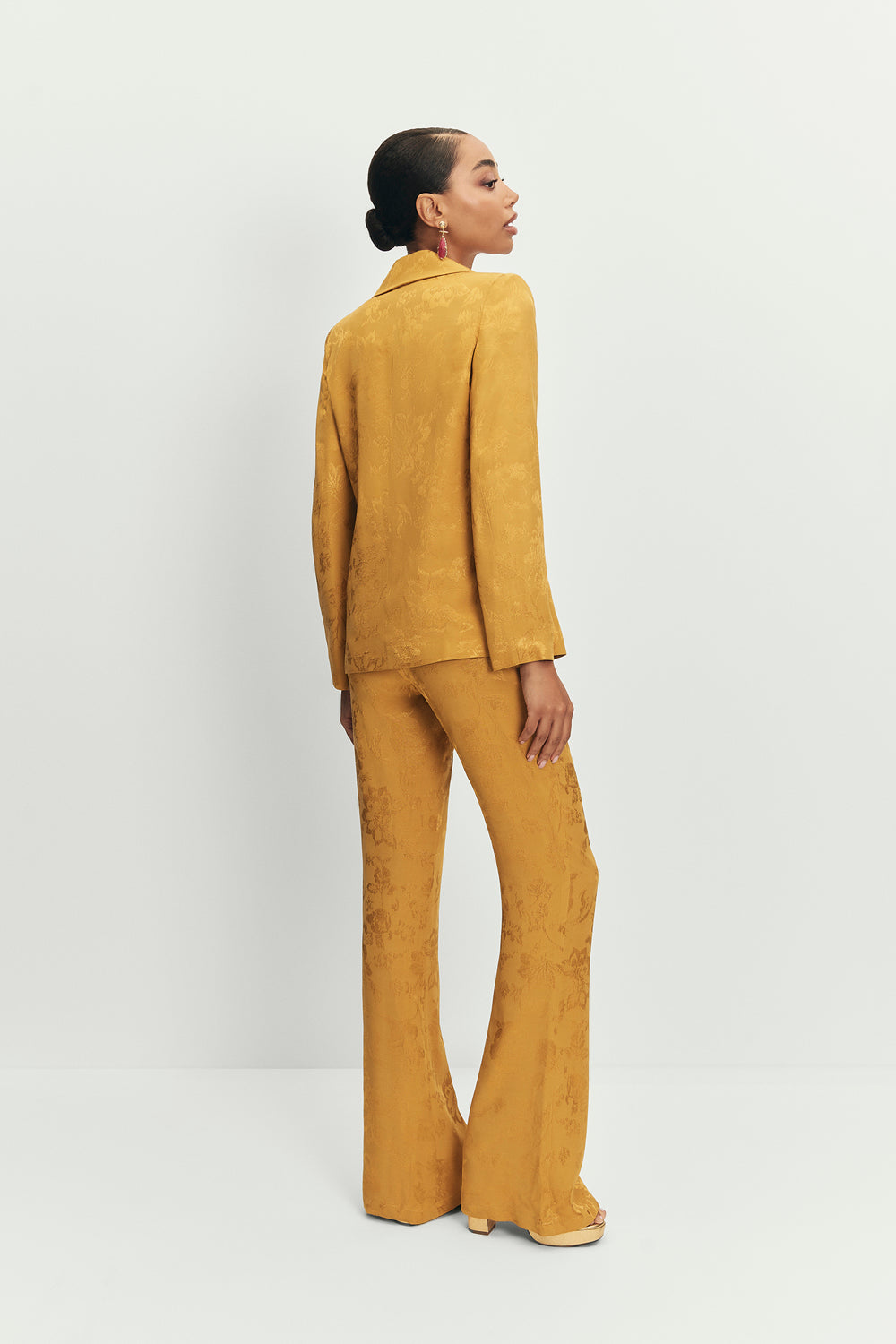 Miphai_Blazer_Chelsea_Mostaza_Invitada