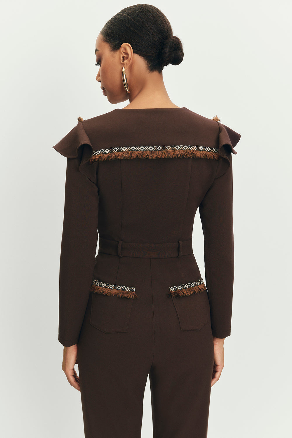 Miphai_Mono_Éter_Marrón_Invitada