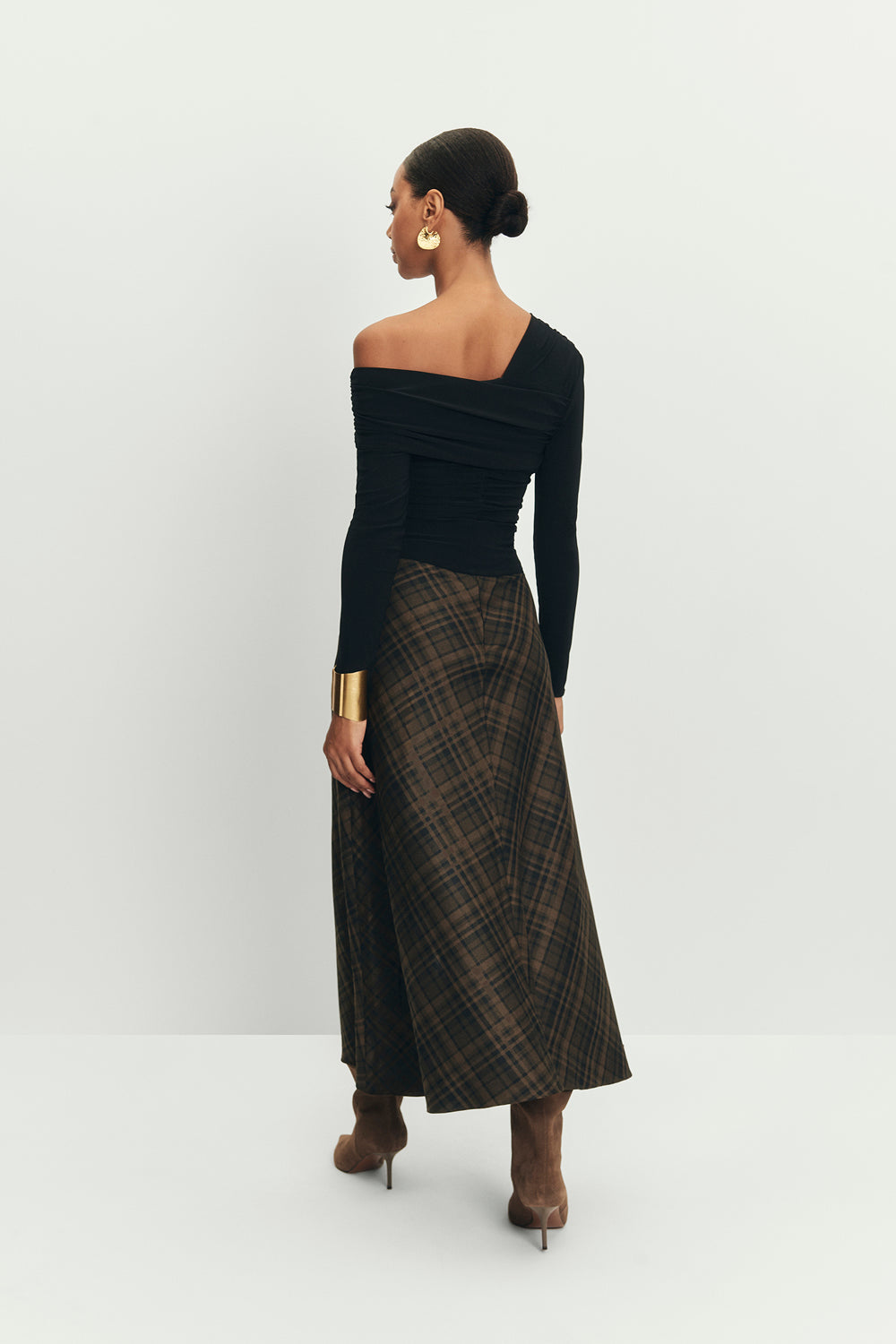 Miphai_Falda_Eos_Cuadros_Marrón_Invitada