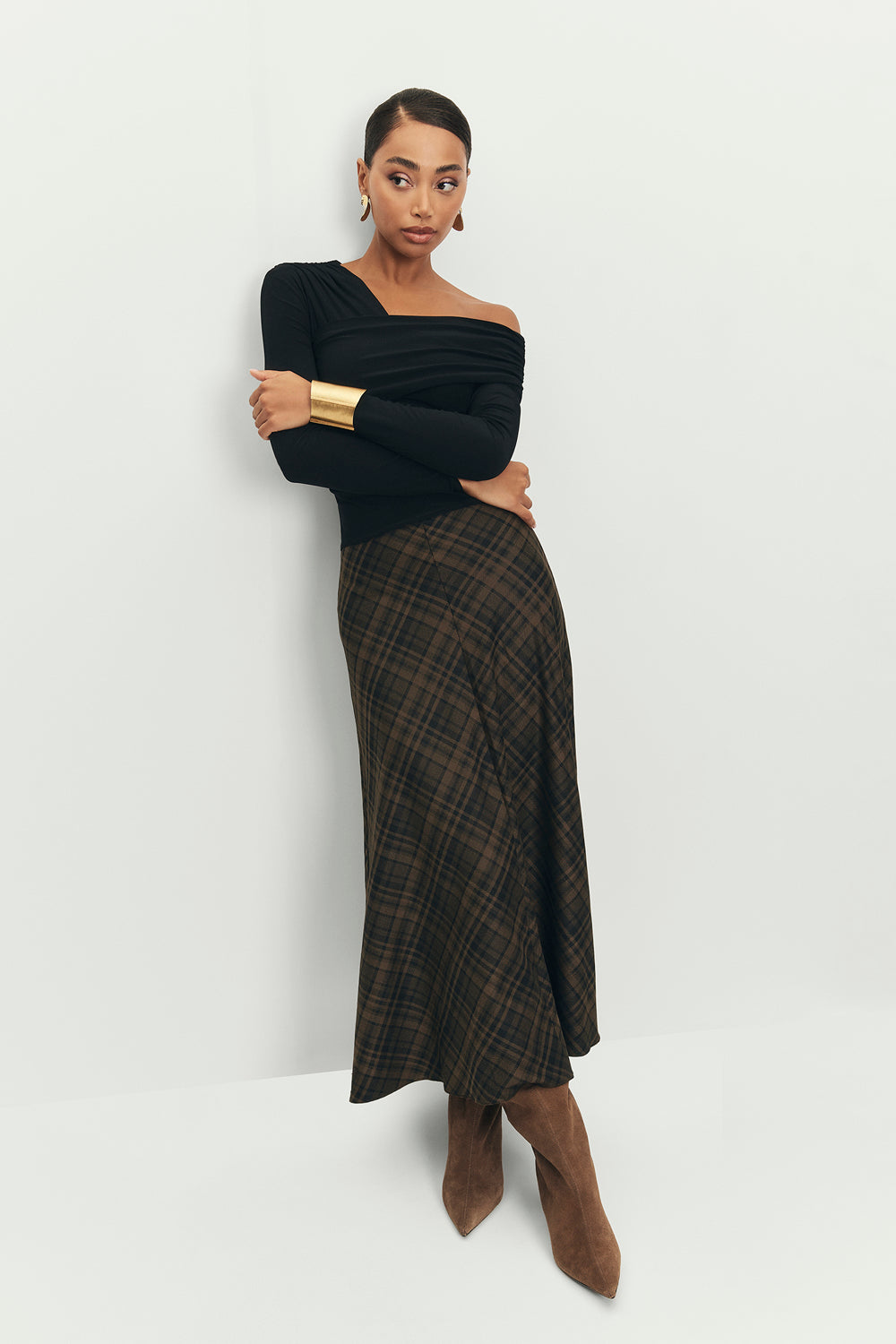 Miphai_Falda_Eos_Cuadros_Marrón_Invitada