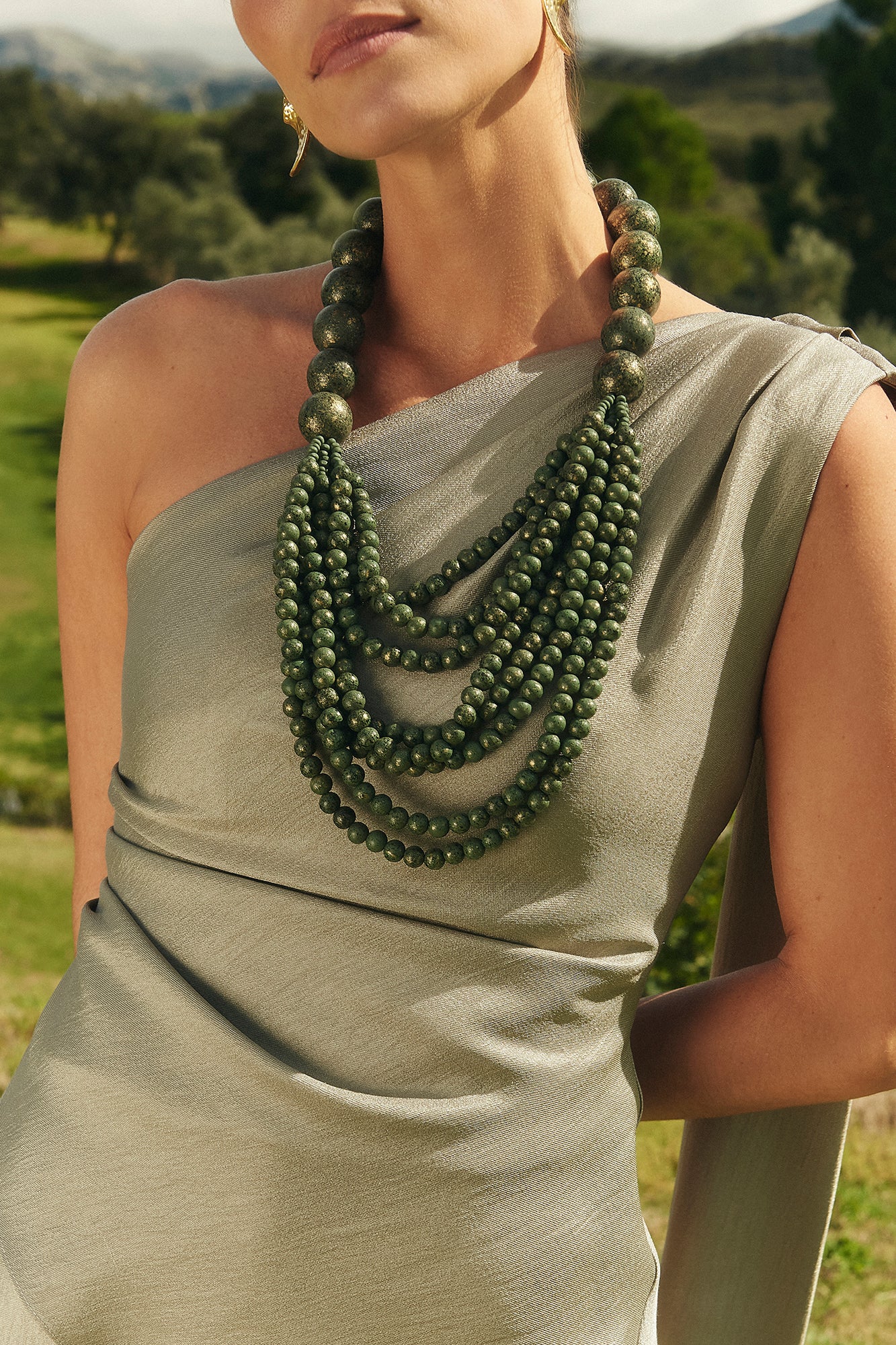 MIPHAI Collar Nora Verde de Perlas Detalle.