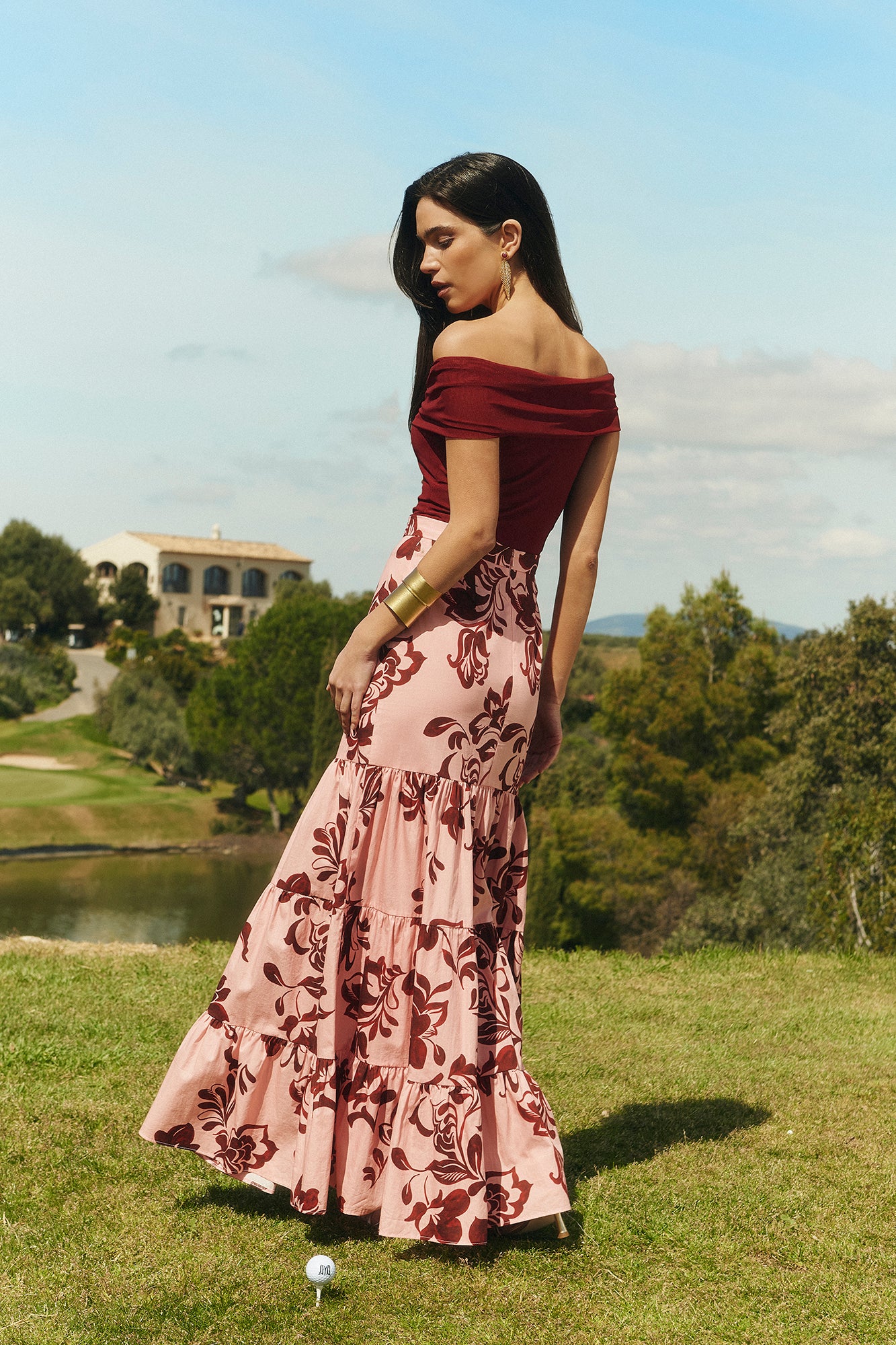 MIPHAI Falda Martina estampado Terracota Floral. Fondo Rosa. Volante con vuelo. Escote Bardot Fruncido. Espalda.