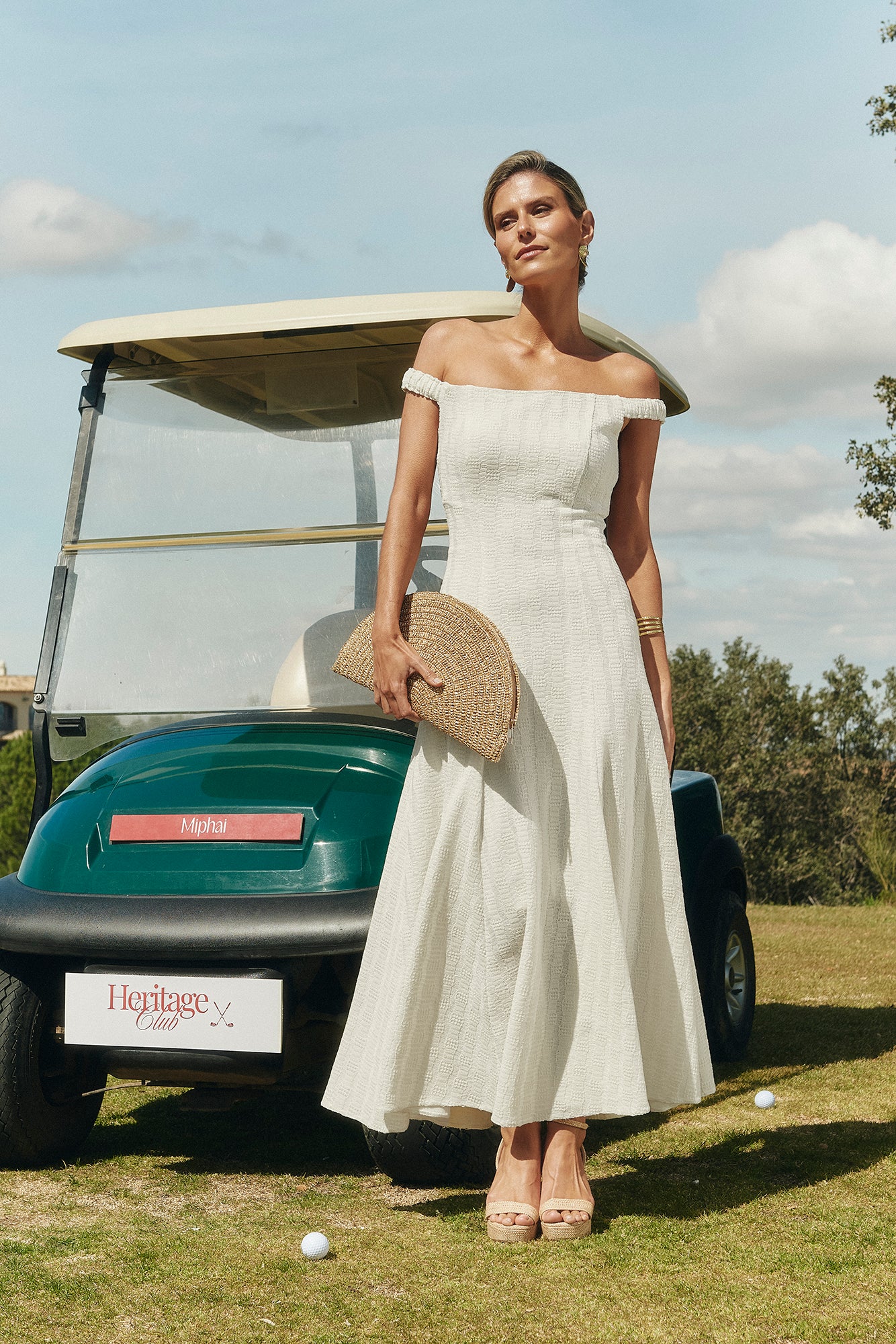 MIPHAI Vestido Cataleya de Invitada. Motivos en Relieve. Escote bardot. Falda con Vuelo.