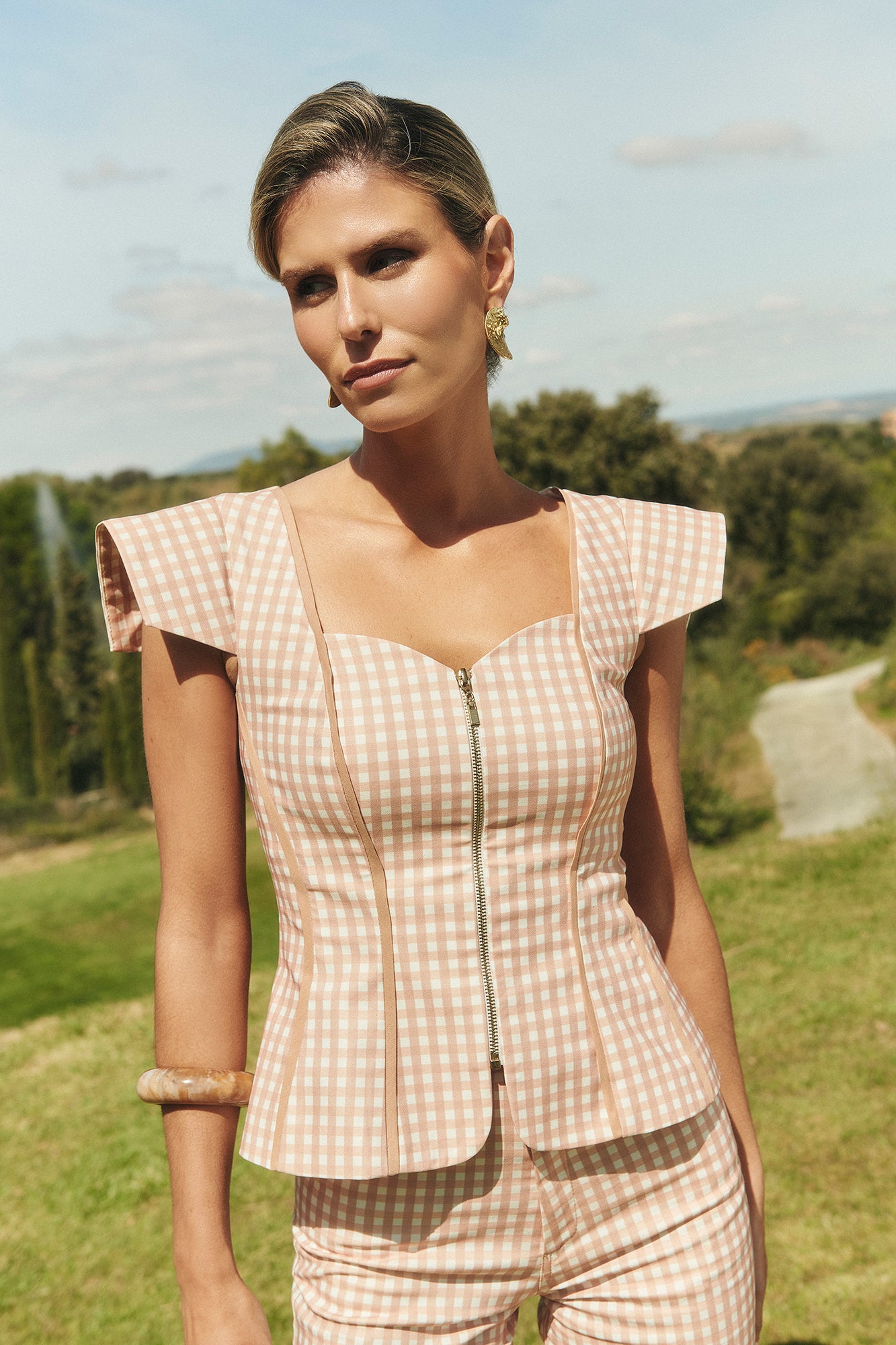 MIPHAi Set Top y Falda Athena Beige Cuadros Rosa Pastel Invitada