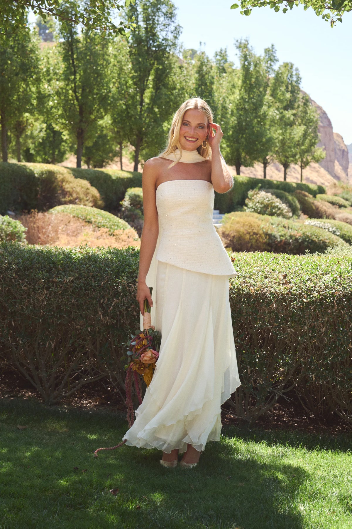Miphai Falda Petali Blanco Novia Pose