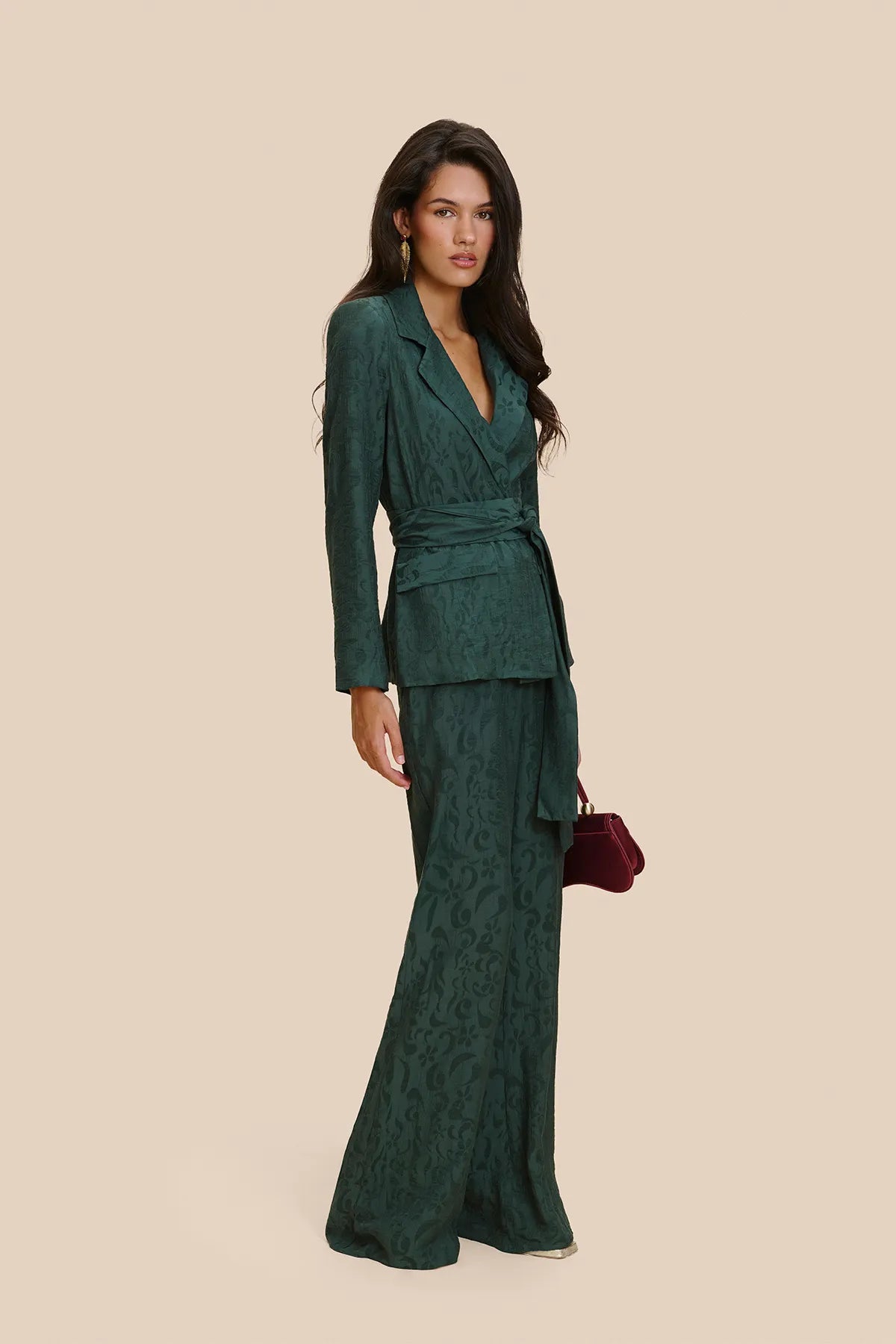 Miphai Pantalón Chelsea Verde Invitada Estudio Perfil