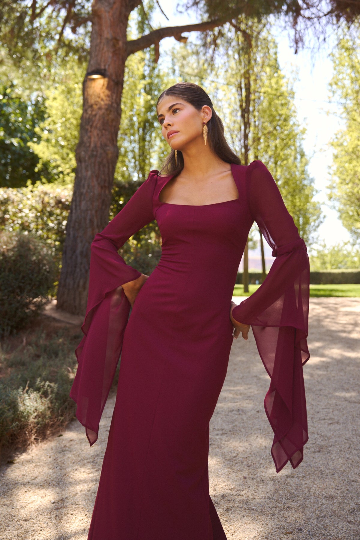 Miphai Vestido Margaret Granate Invitada Perfil