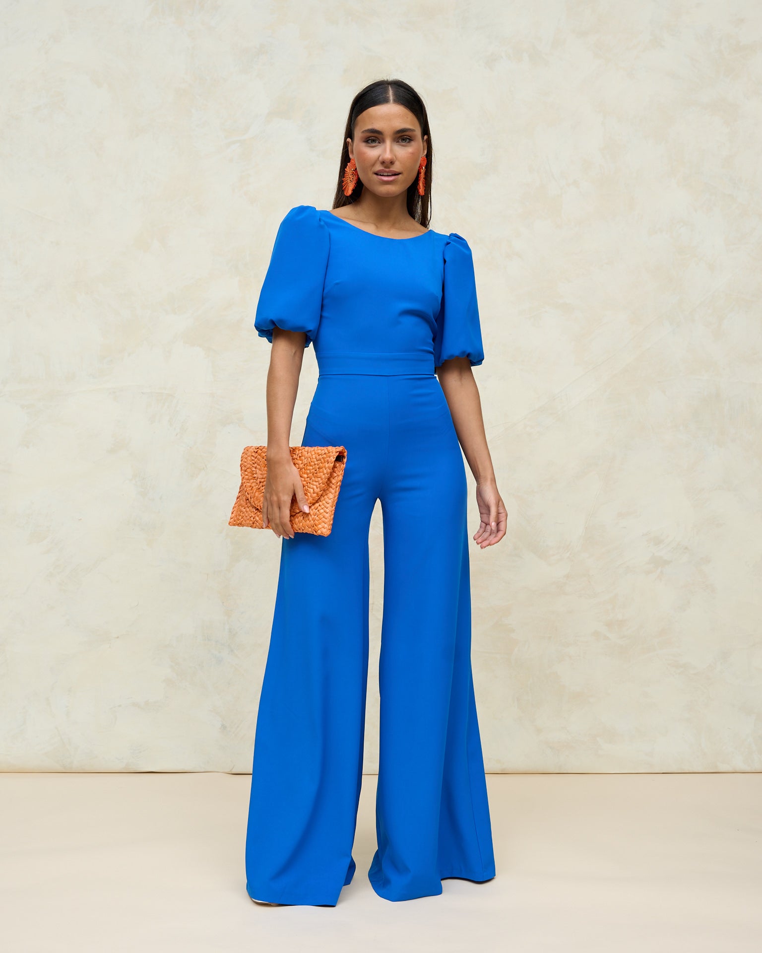 Mono invitada fiesta graduación sol azul elegante principal mangas abullonadas pata de elefante escote espalda