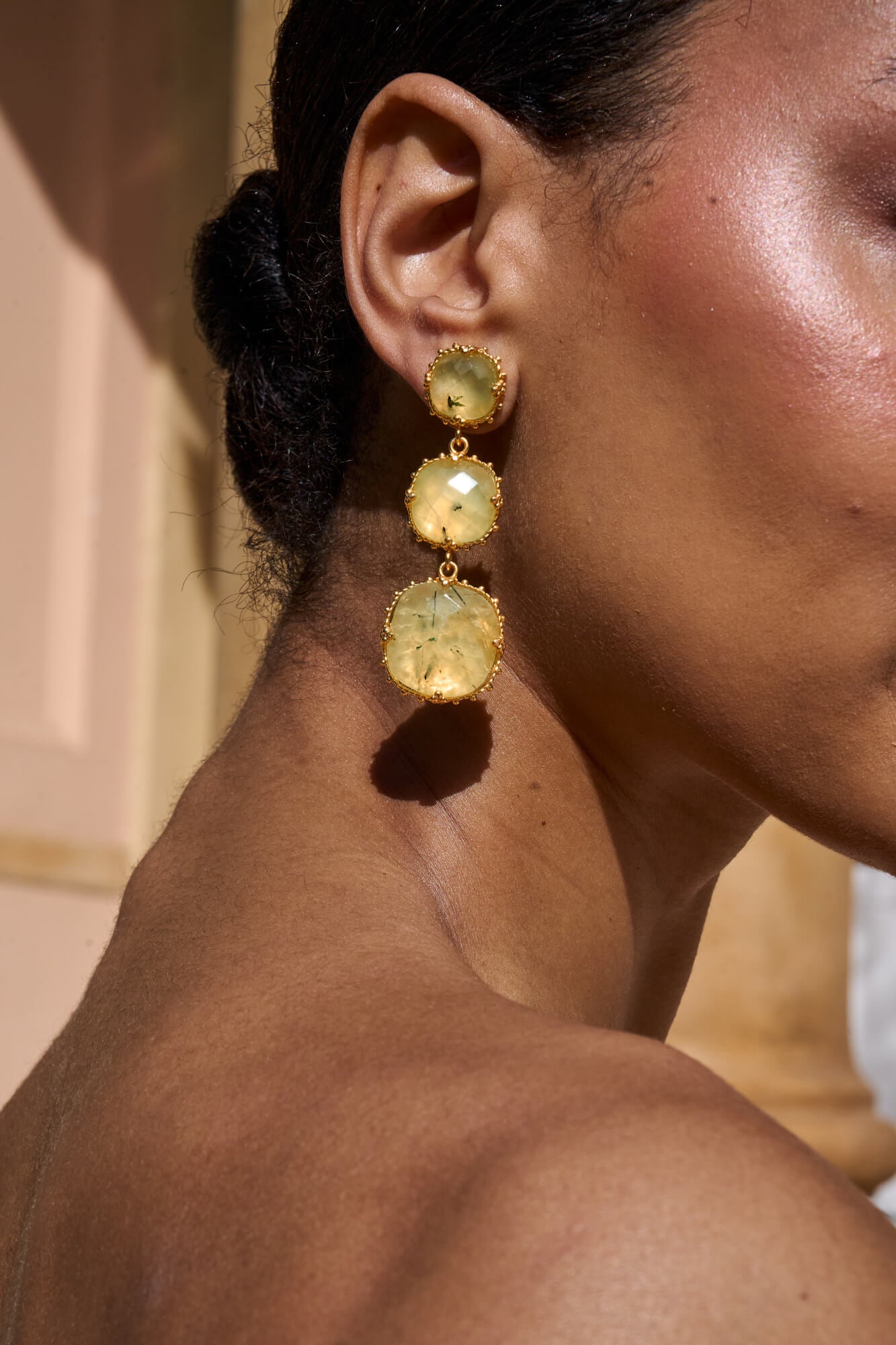 Nuestros Pendientes Aurora Lima de 6 diseño colgante sofisticad tres piezas de piedra en tono lima con trazos en verde