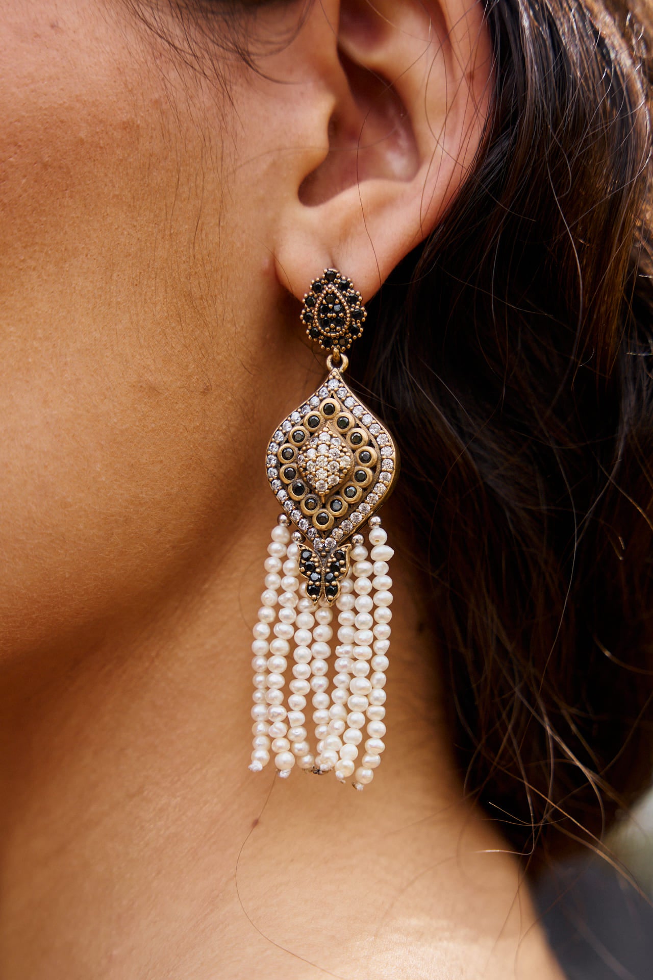 Pendientes Renata de plata 7,5 cm con filigrana, circonitas y perlas en cascadaPendientes