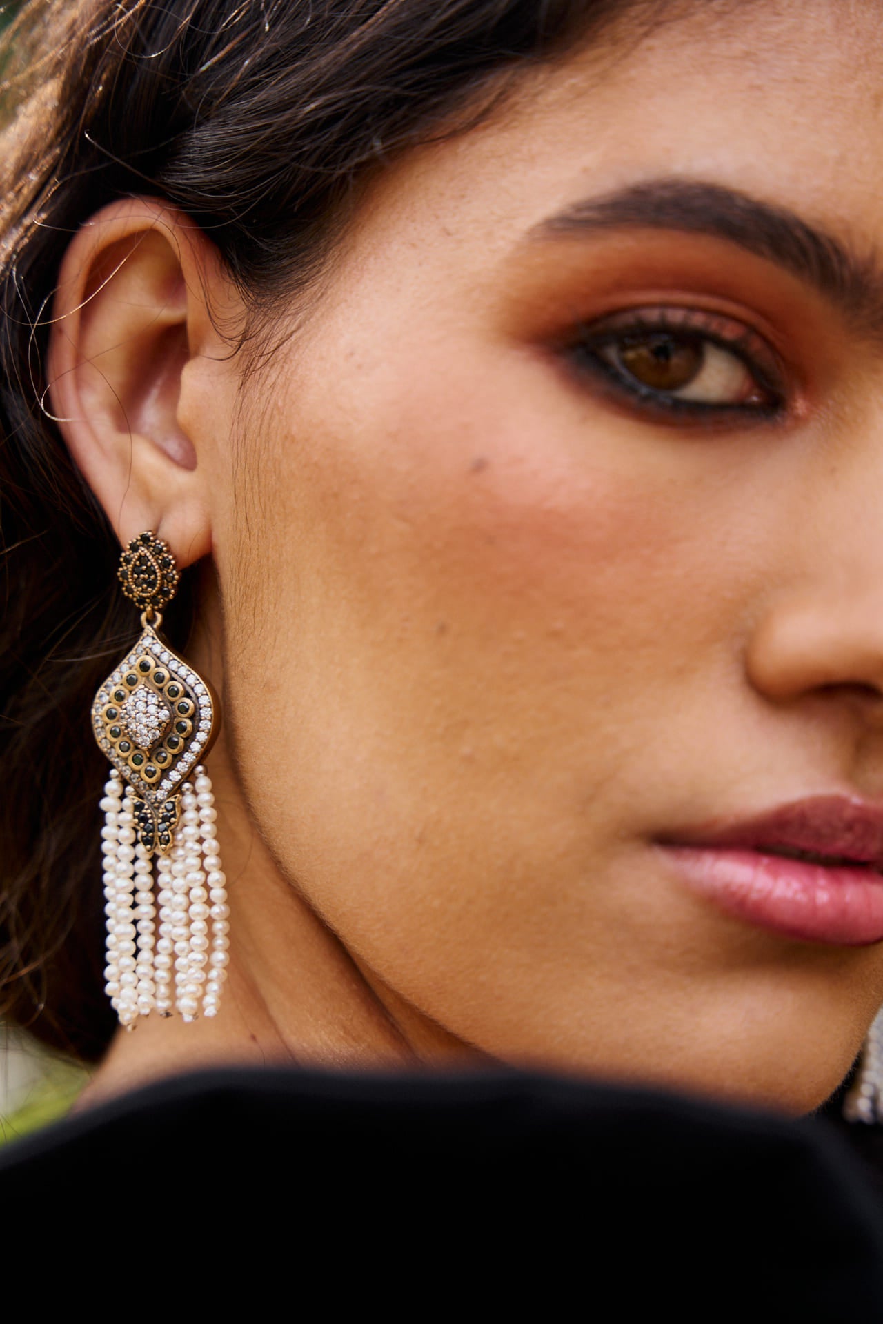 Pendientes Renata de plata 7,5 cm con filigrana, circonitas y perlas en cascada