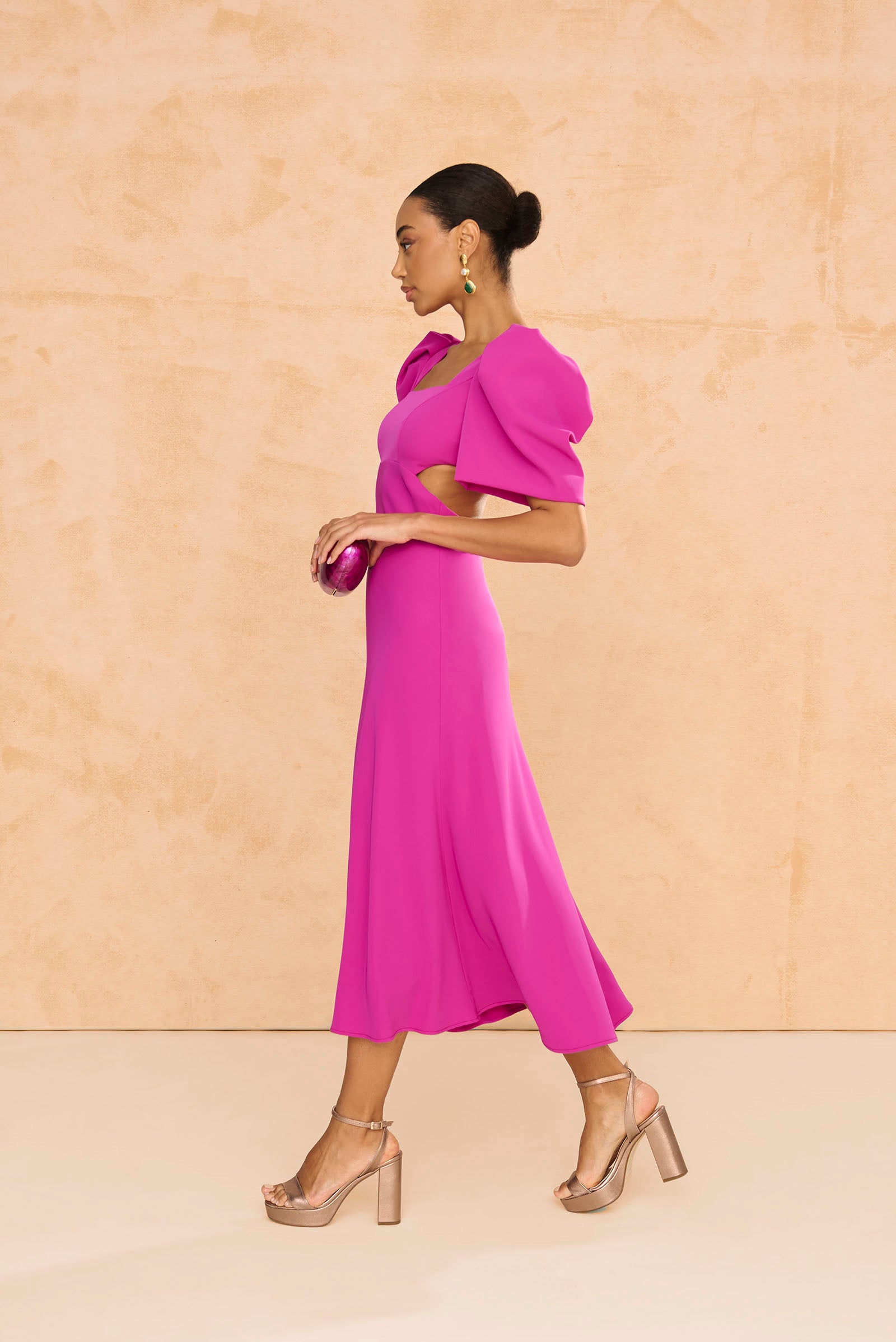 Vestido midi Pipa buganvilla de crepé buganvilla, con mangas abullonadas y escote cuadrado, abertura espalda