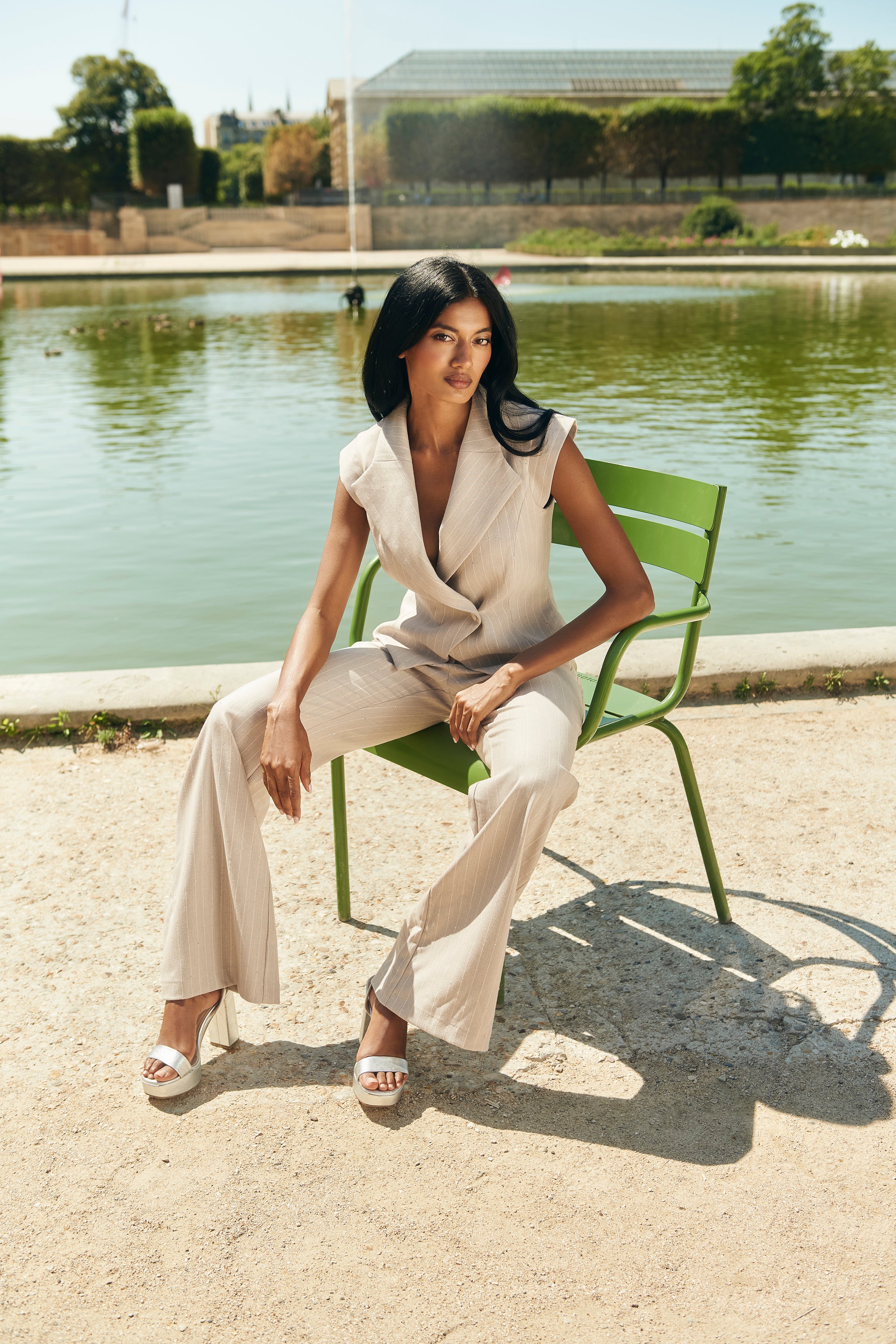 Pantalon Alexandra gris à rayures roses