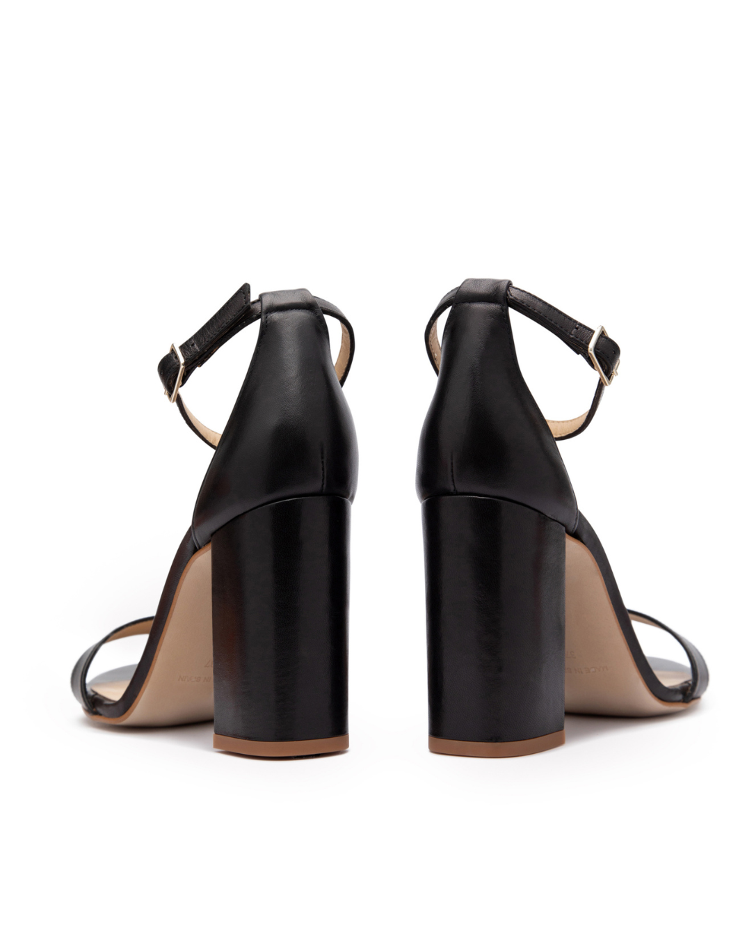 Sandalia evento fiesta Garbo negro
punta redonda
tira fina gruesa delantera talón cubierto gordo sin plataforma cierre tobillo