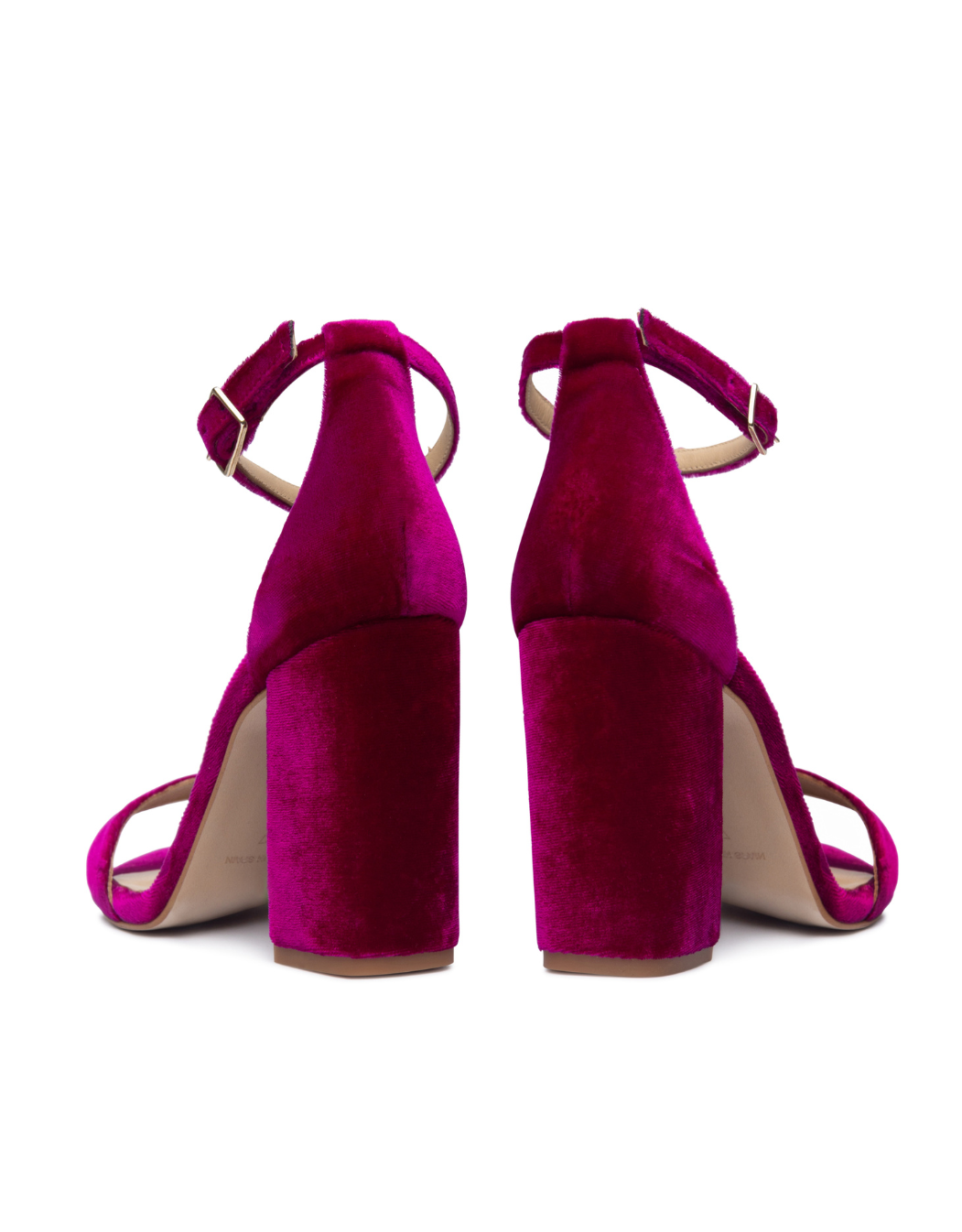 Sandalia evento fiesta Garbo terciopelo fucsia Velvet tacón ancho sin plataforma talón cubierto cierre en el tobillo tira