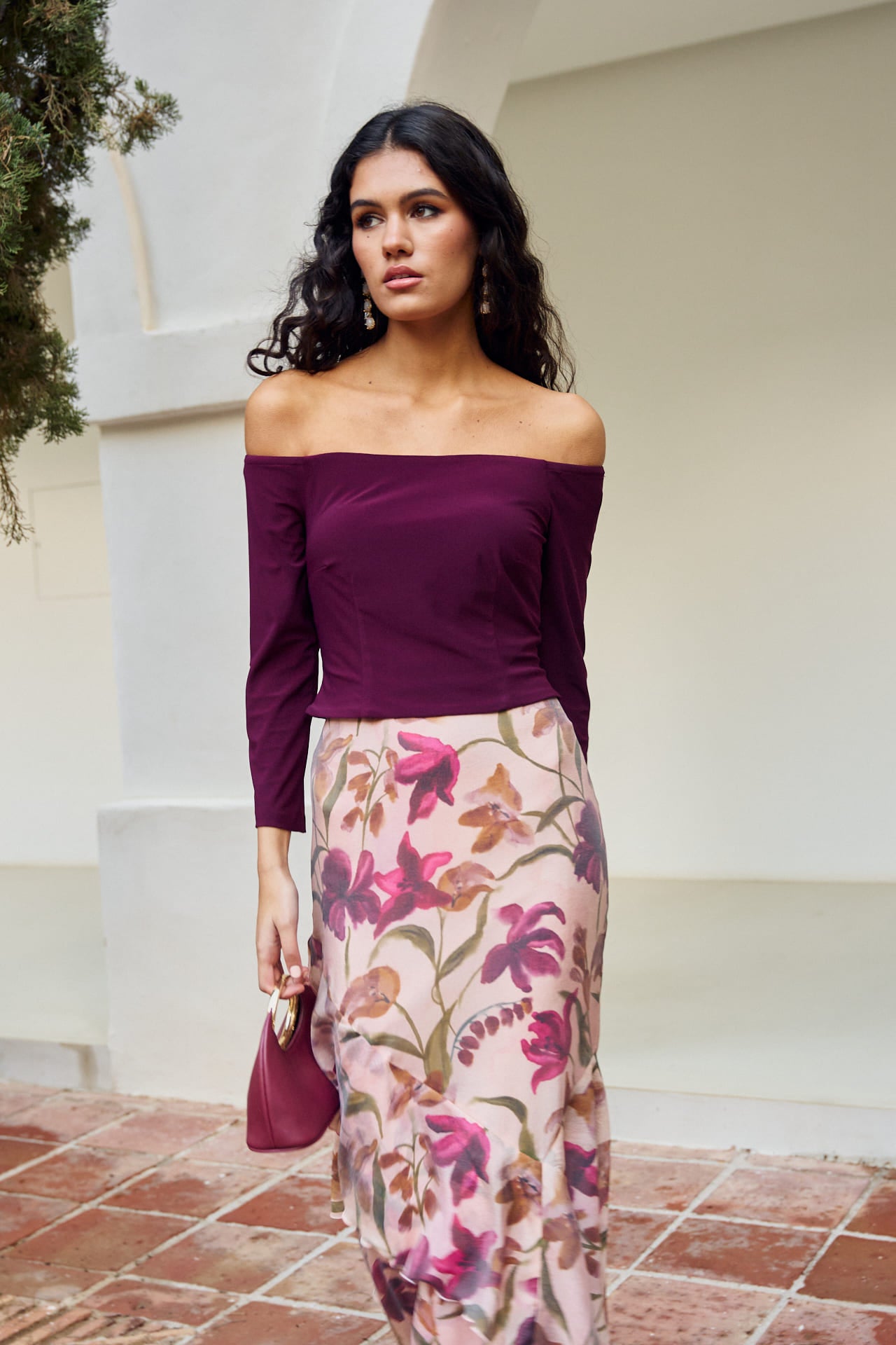 Top Cuba Granate, con escote bardot y mangas tres cuartos. Pinzas, cremallera trasera y forro interior