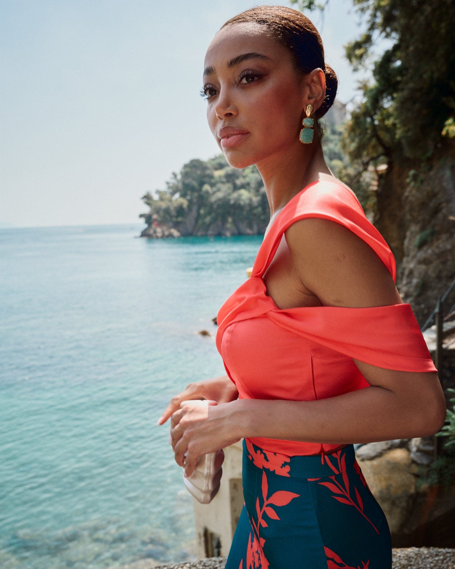 Top Gabi Coral Detalle Tirante Liso Evento Invitada Fiesta Miphai Primer Plano