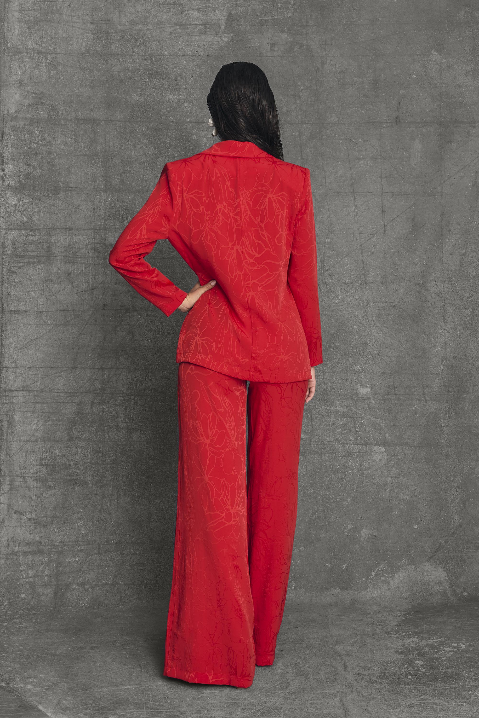 Traje Evento Brighton Rojo Total Look americana blazer chaqueta pantalón detalle americana vista trasera