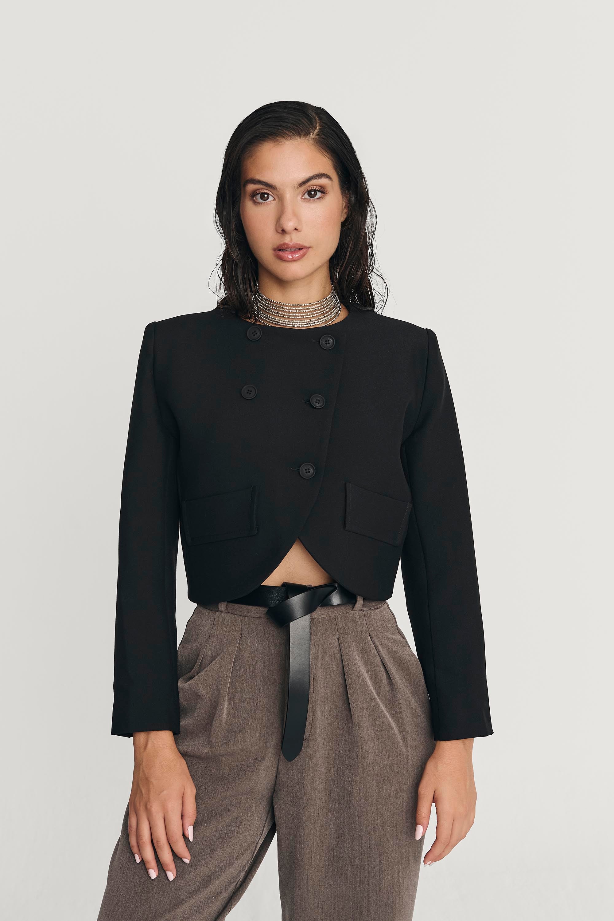 Traje Evento Camden Negro Gris Total Look Chaqueta Negra Pantalón Gris Detalle Chaqueta Frontal