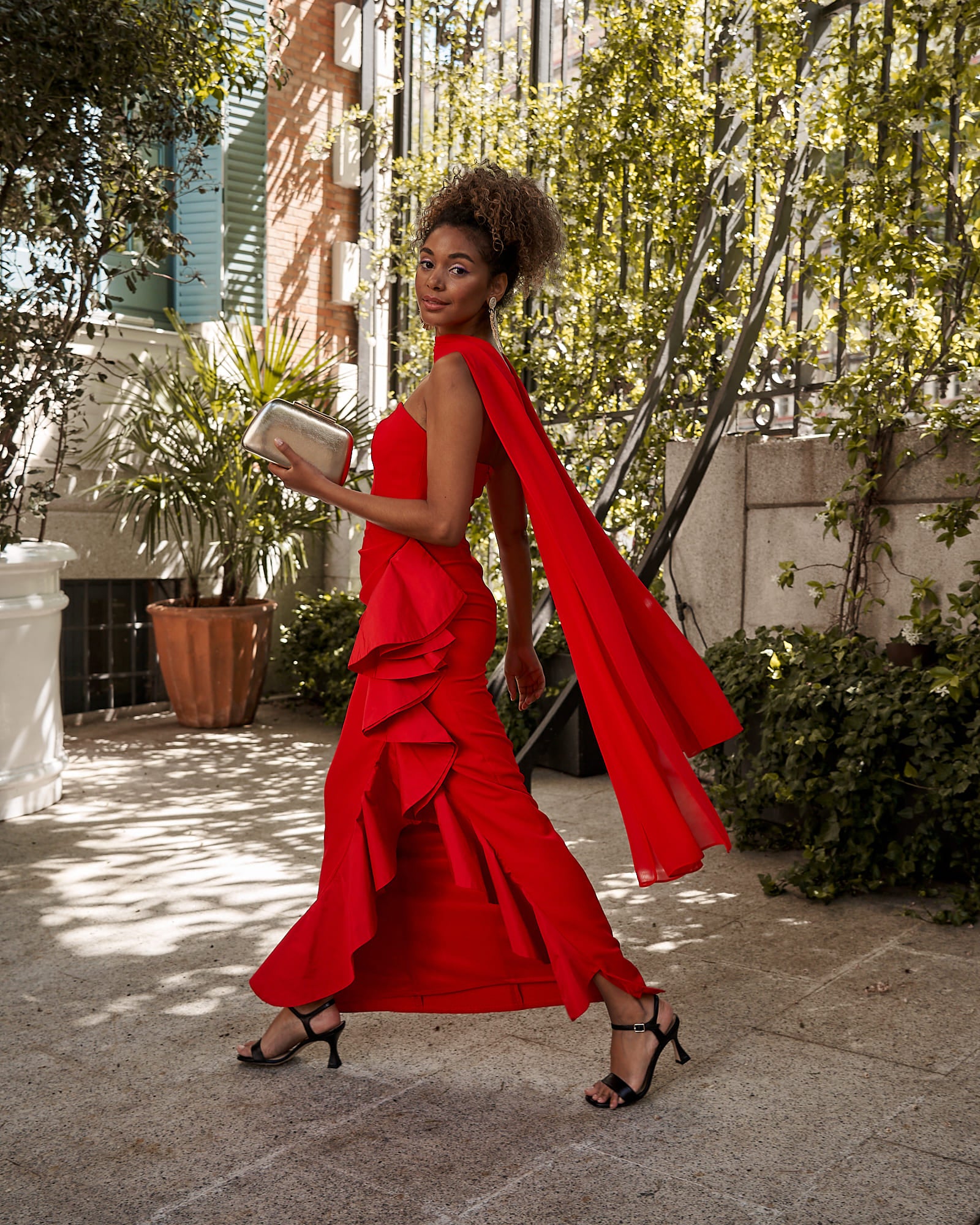 Vestido Macarena Rojo Largo Palabra de Honor con Volante 3