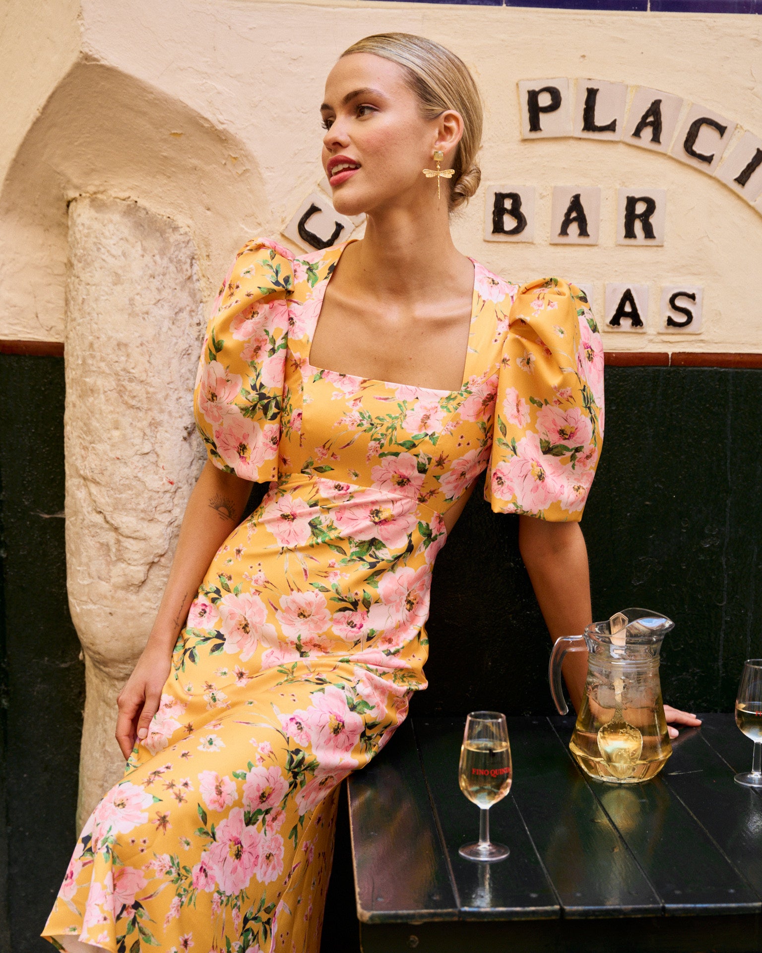 Vestido Pipa Estampado Floral Amarillo Midi Manga Corta Invitada apoyada