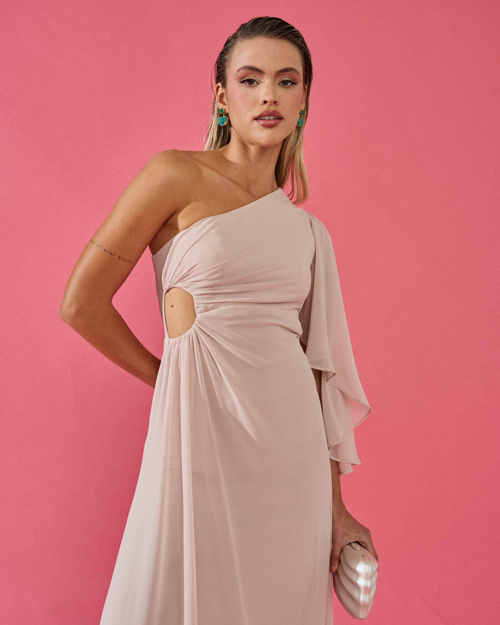 Vestido Valentina Nude Largo Una Manga Invitada Eventos Miphai Frente