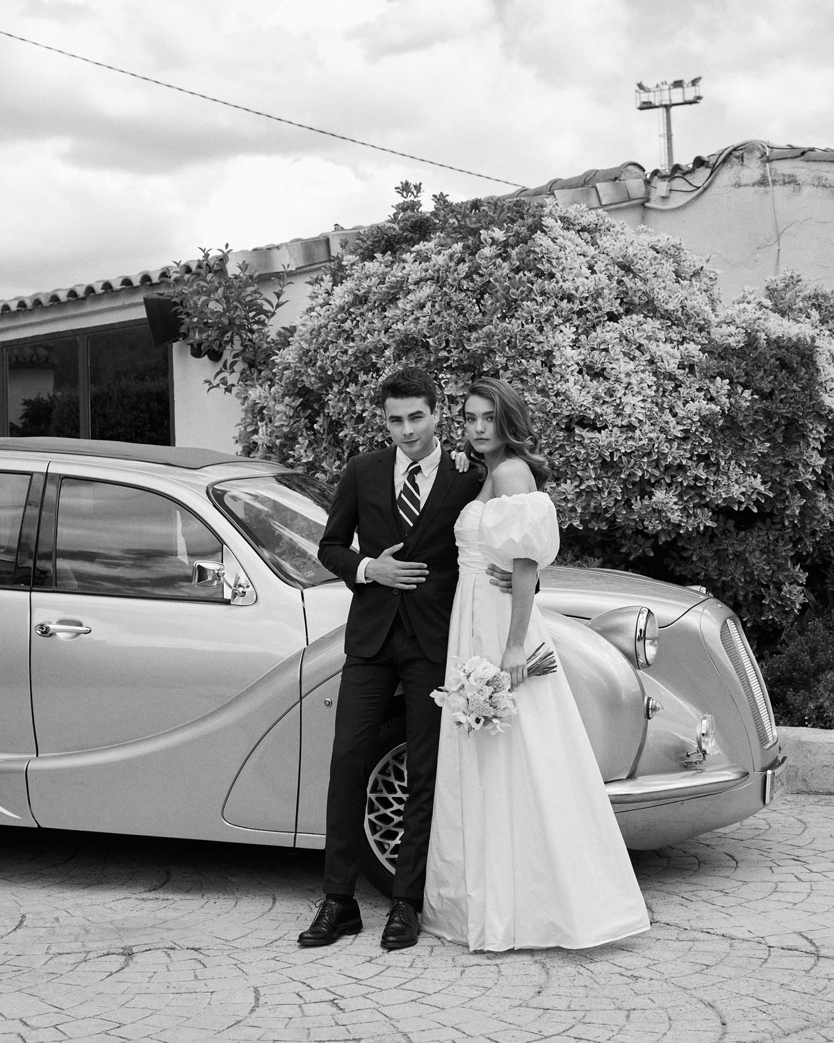 Vestido novia segundo vestido Dafne largo escote palabra de honor mangas abullonadas abertura falda