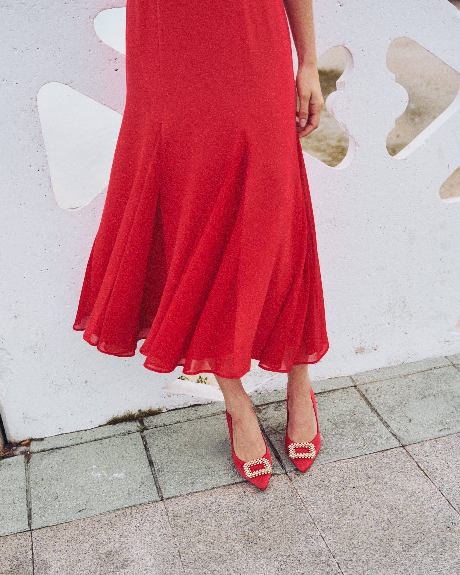 Accesorios zapatos tacón invitada Kiara Zapatos de salón fiesta rojos detalle piedra tacón punta fino