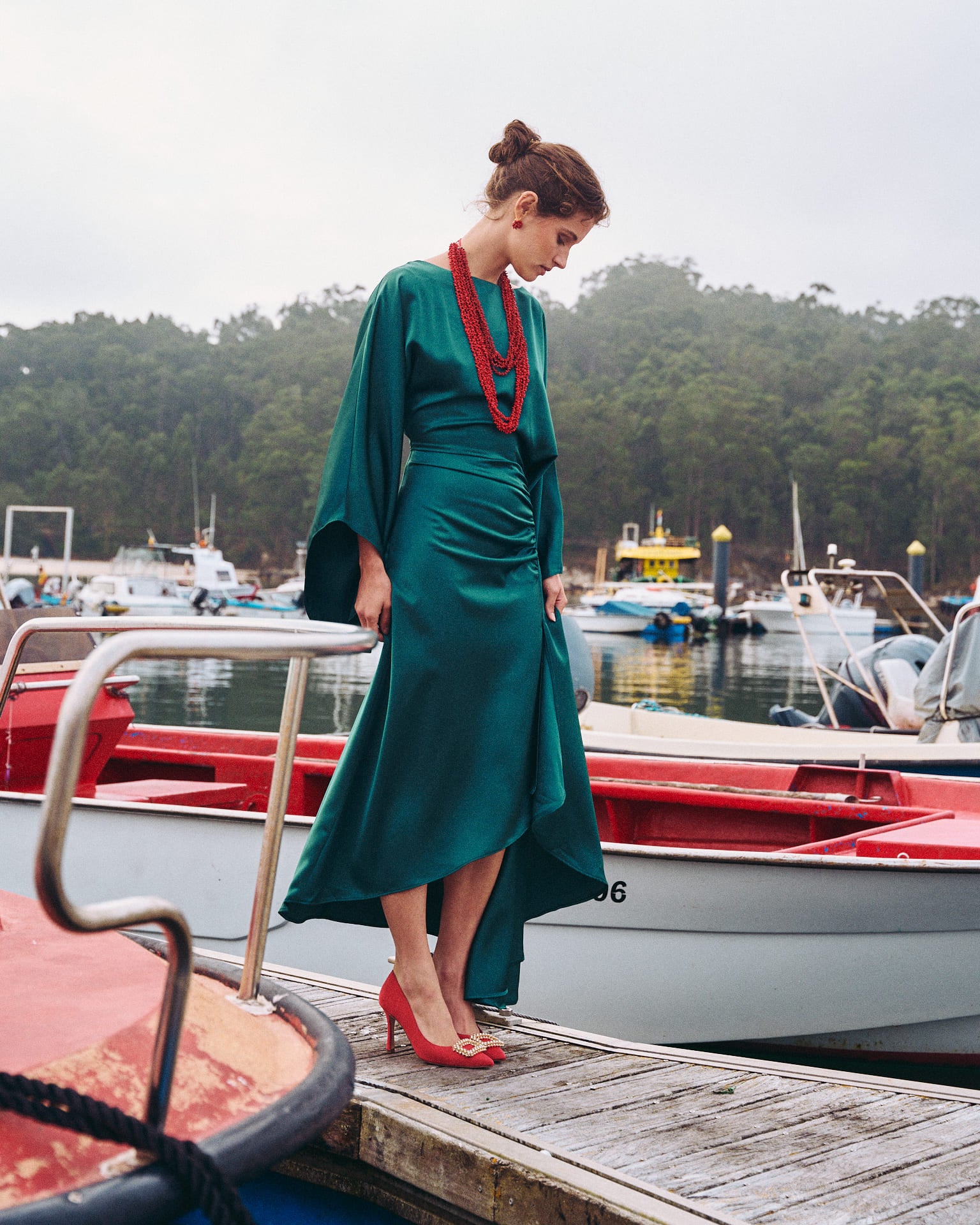 Vestido Invitada Asimétrico Aldara Vestido de fiesta Verde escote barco