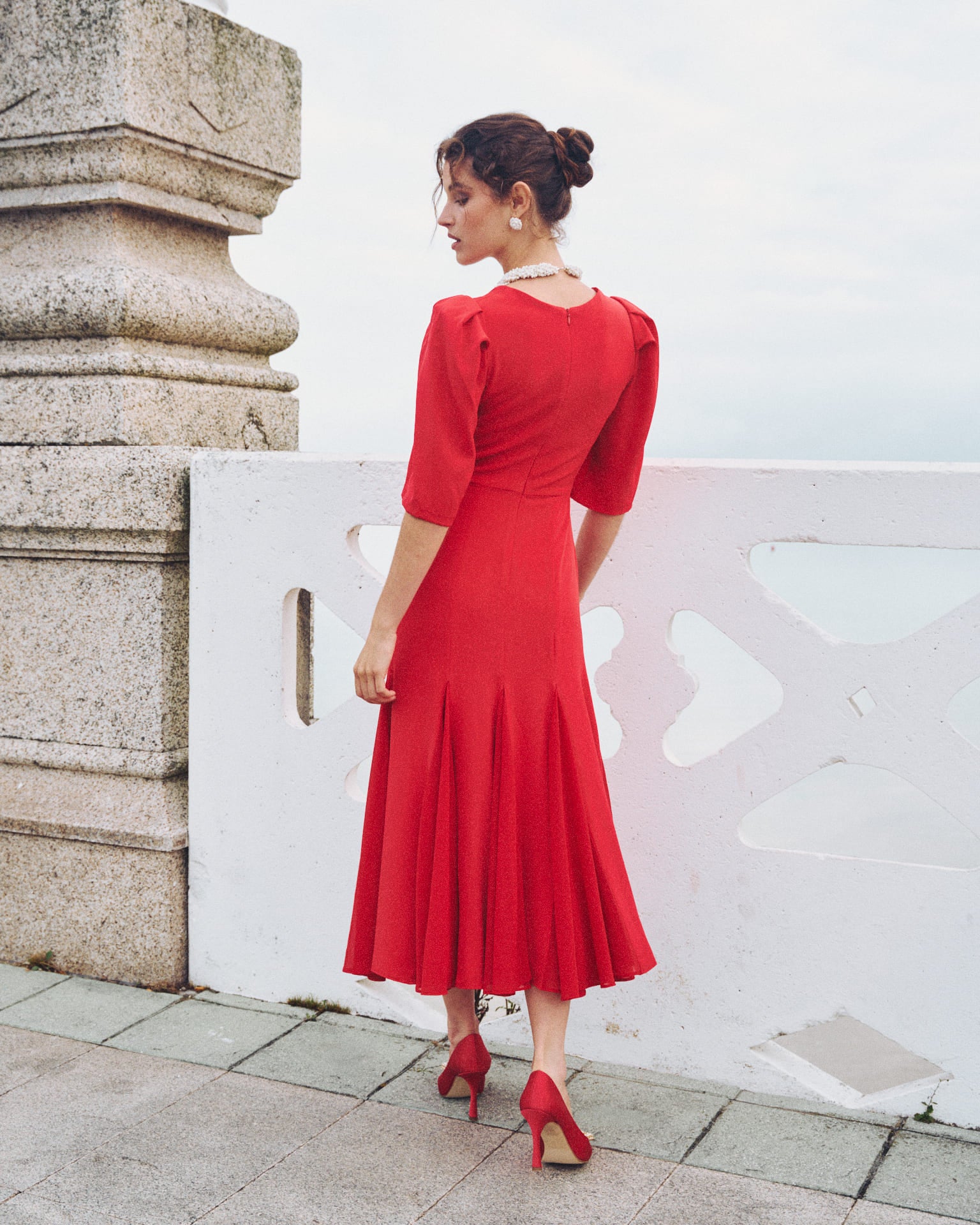 Vestido Invitada Midi Lara Vestido de fiesta rojo mangas abullonadas