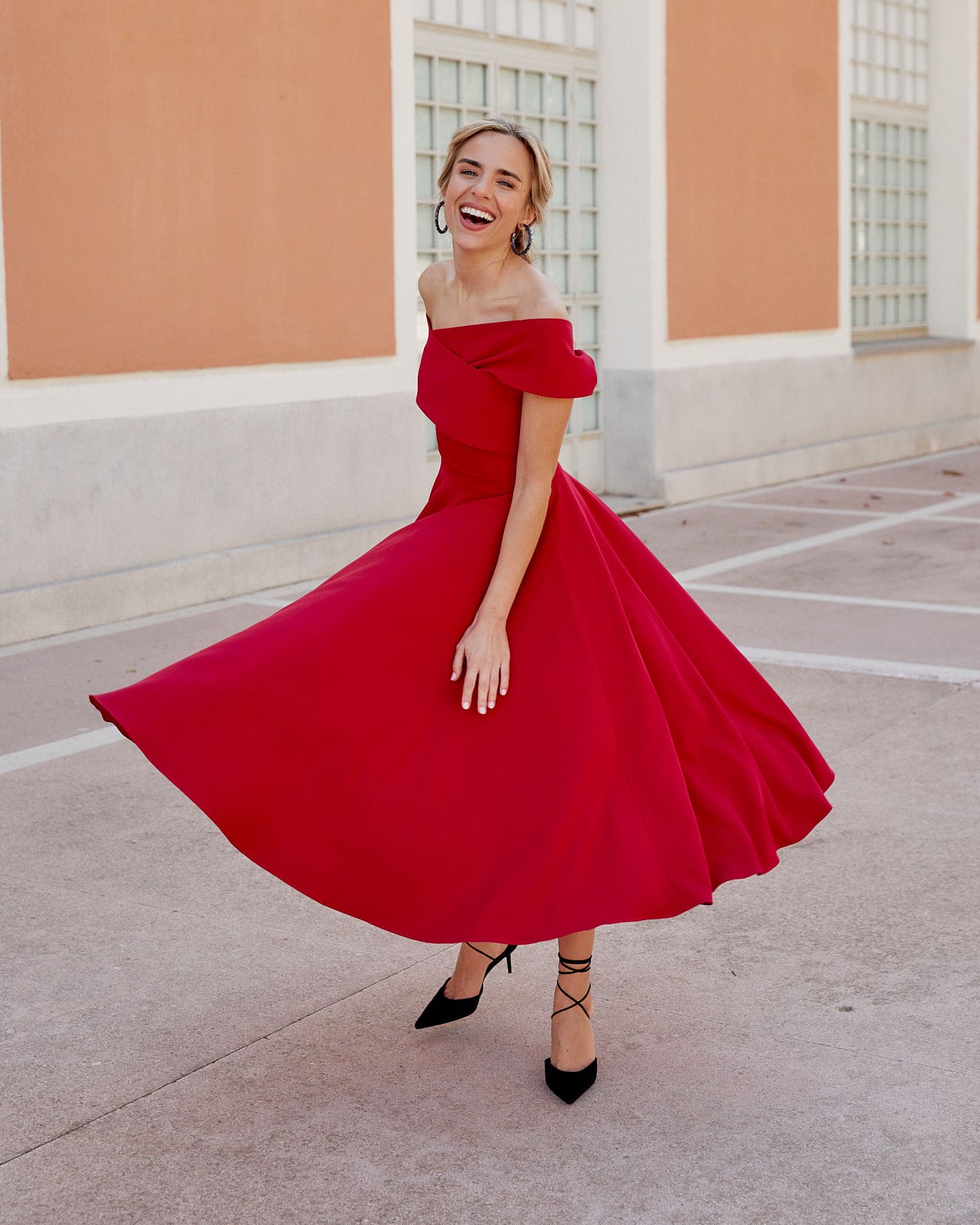 Vestido Invitada Fiesta Midi Musca Rojo Vuelo Hombros Escote palabra de honorFrontal