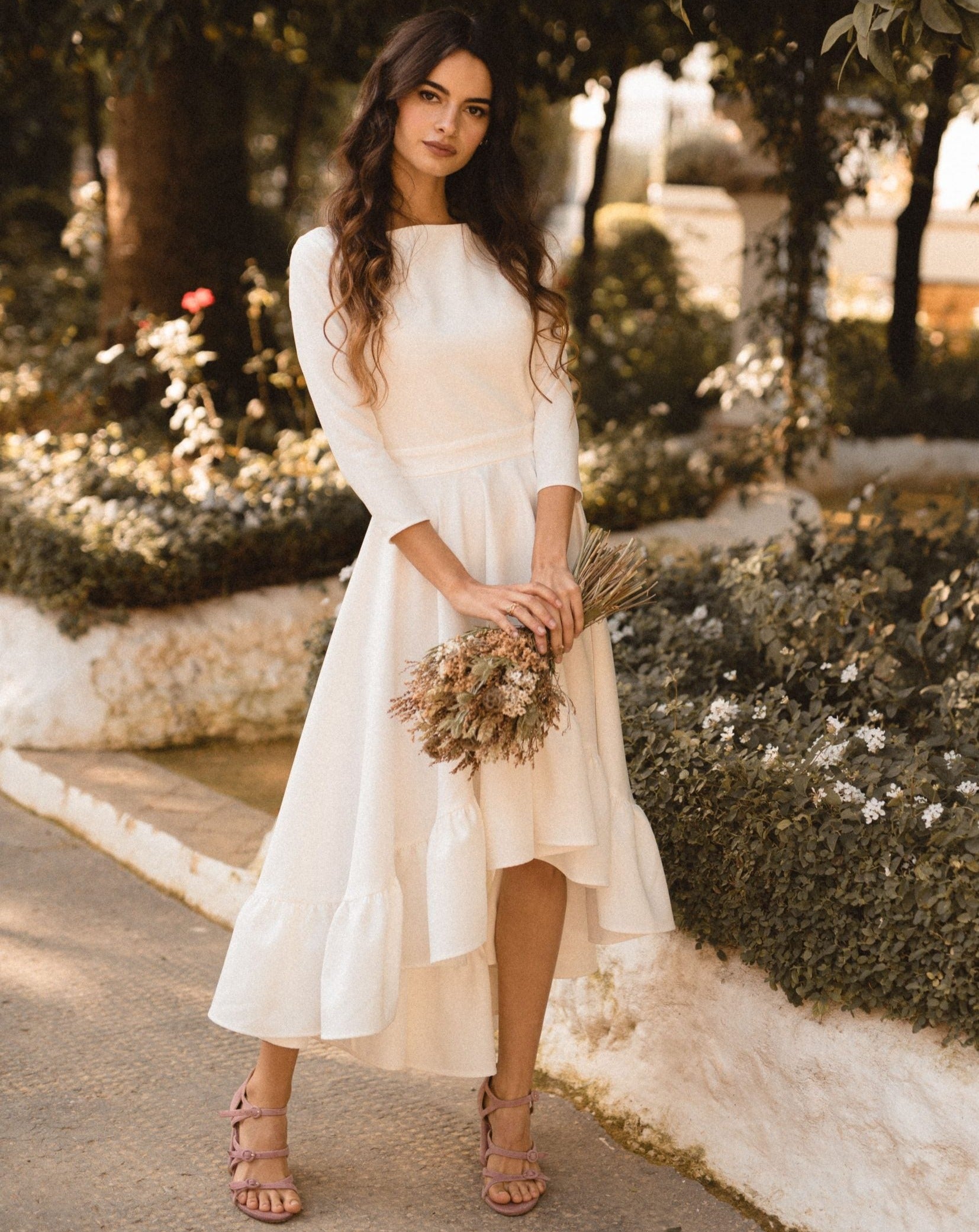 Vestido Novia Iris segundo vestido midi falda vuelo escote espalda asimétrico