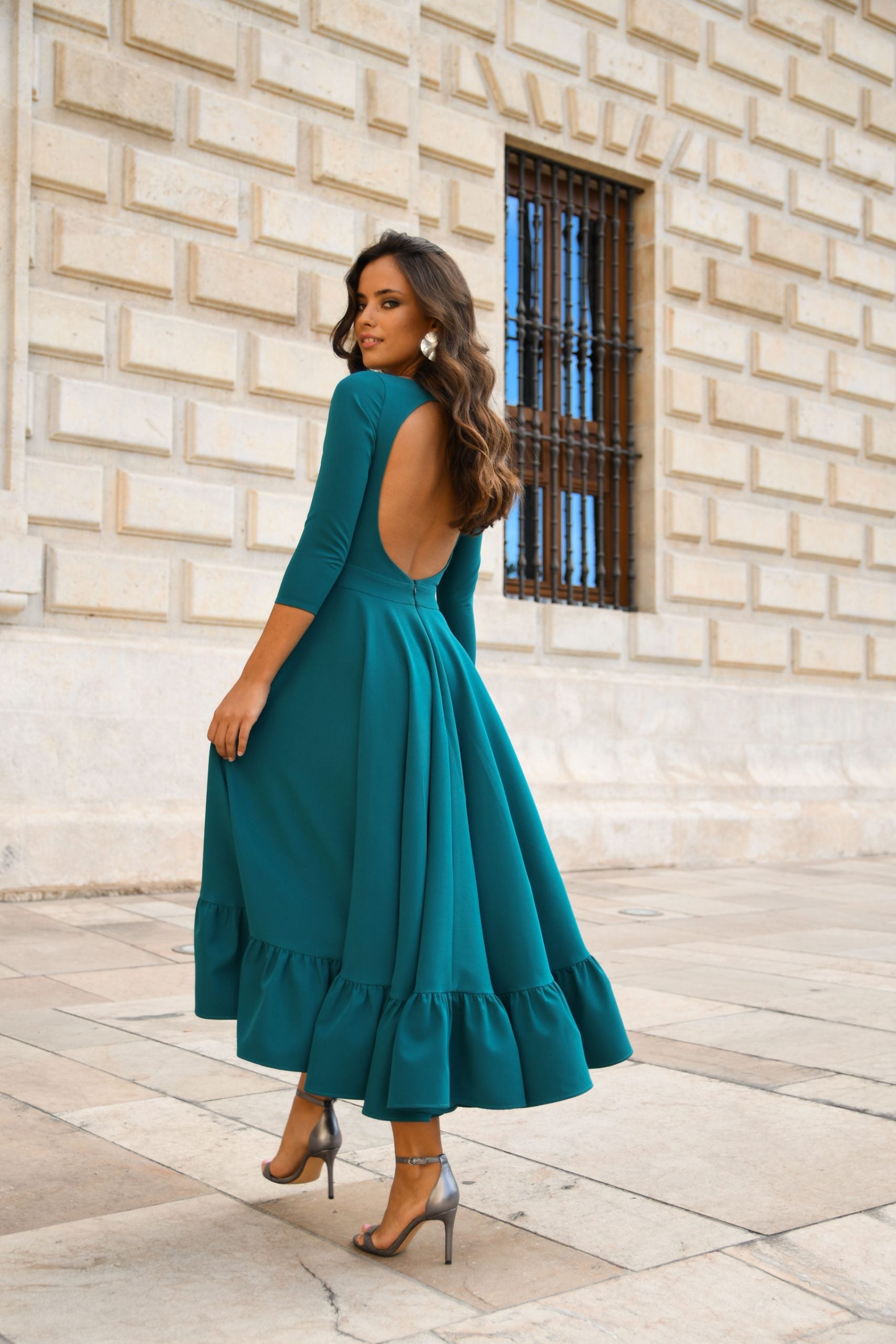 Vestido Vigo Turquesa Largo Volante Bajo Espalda Abierto Invitada Evento Miphai