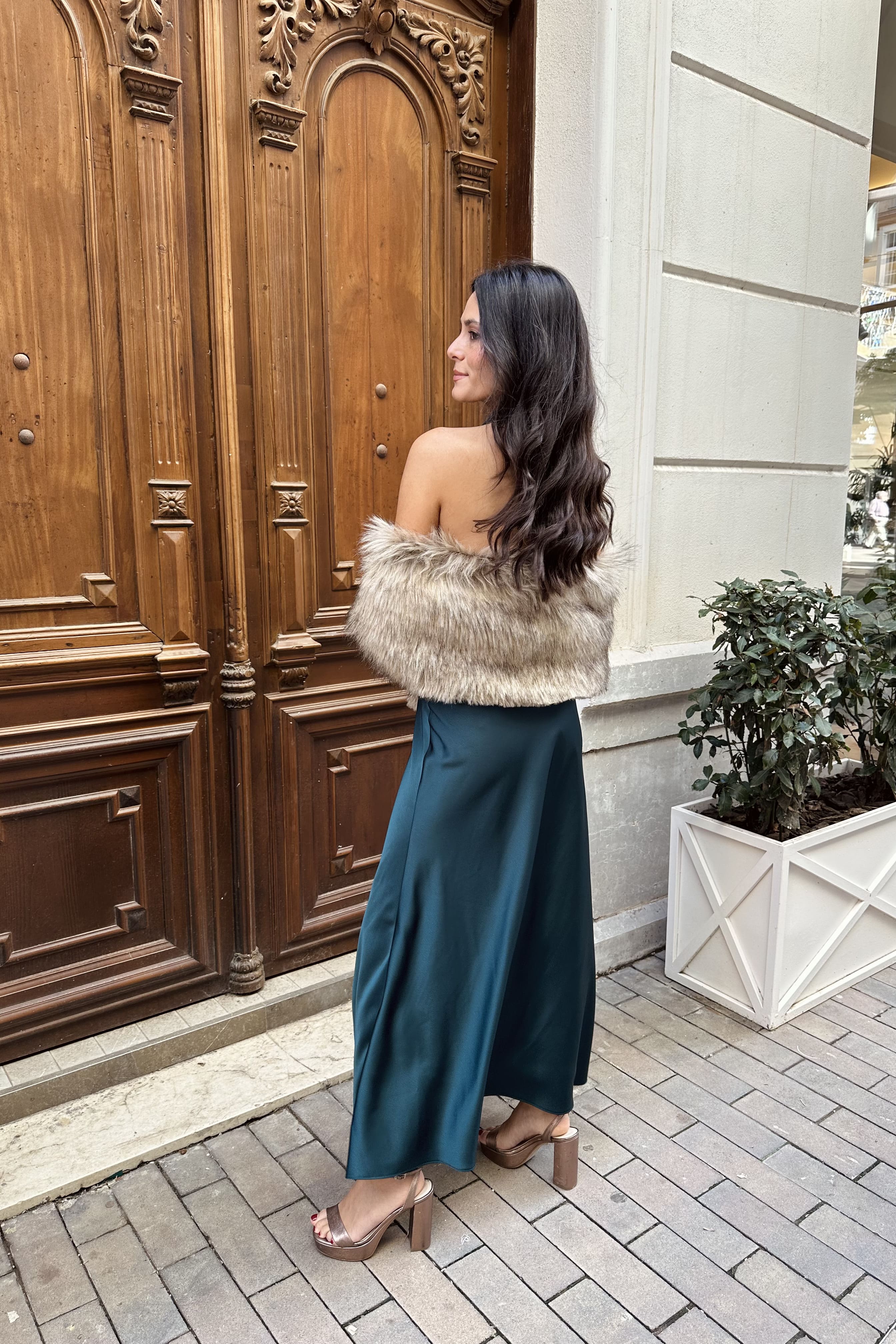 Estola  invitada fiesta royal  pelo largo sintético marrón suave 135 cm