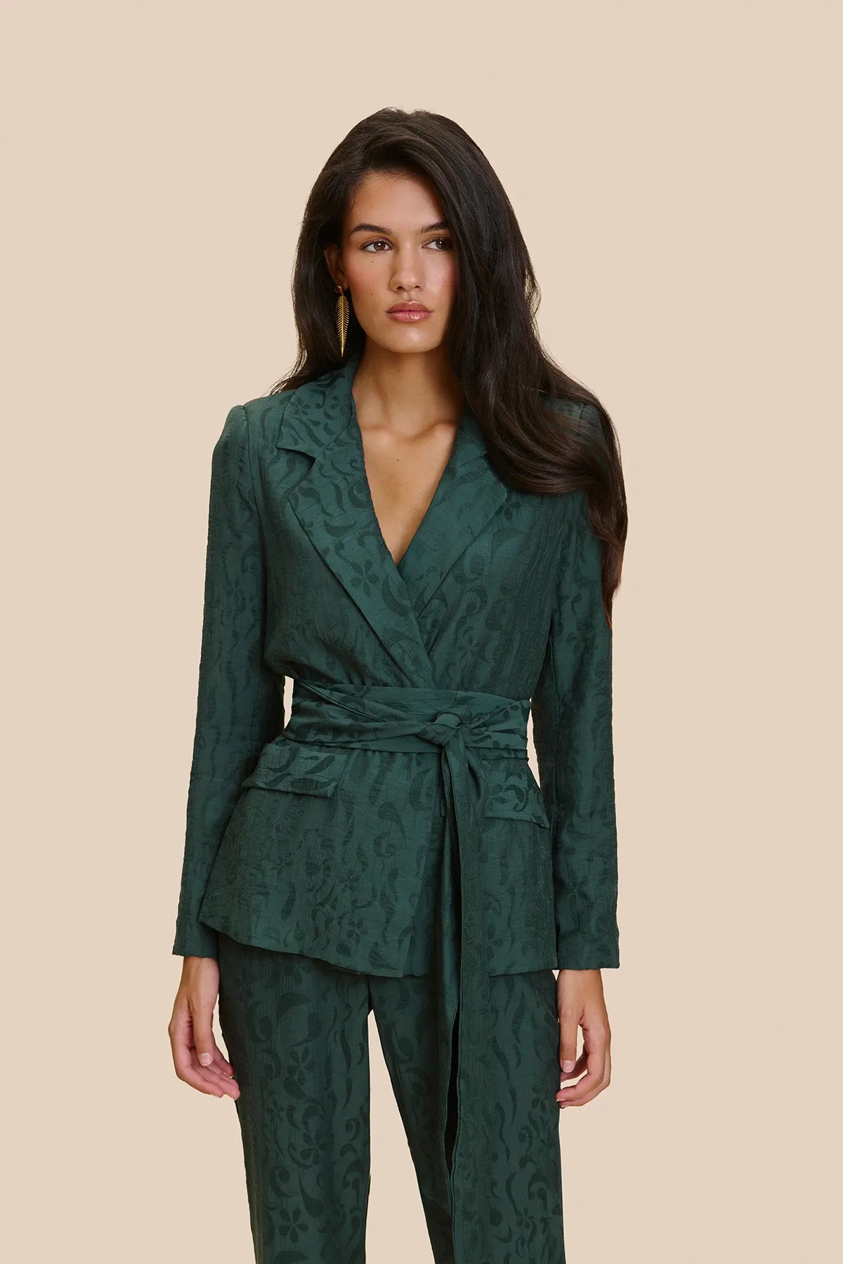 Miphai Blazer Chelsea Verde Invitada Estudio Cerca