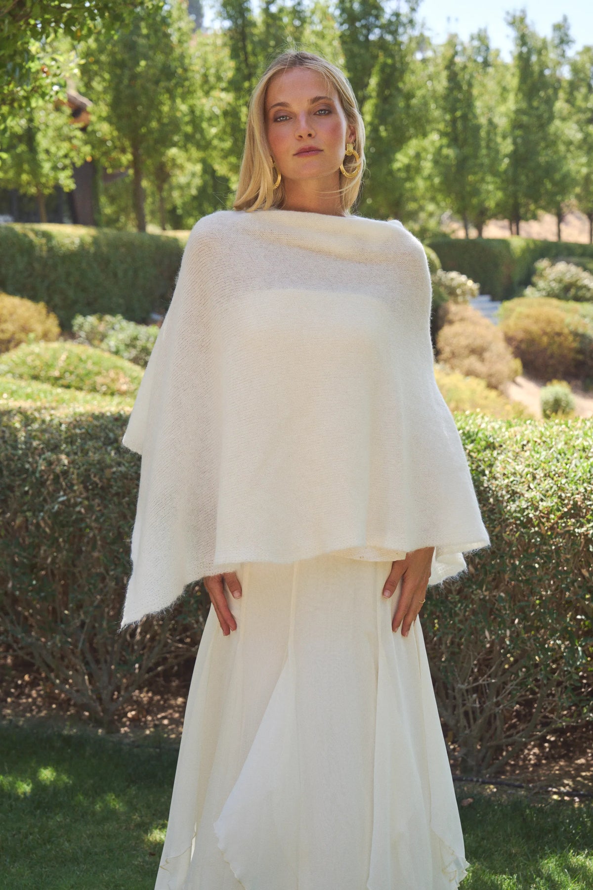 Miphai Capa Mohair Blanco Novia Pose