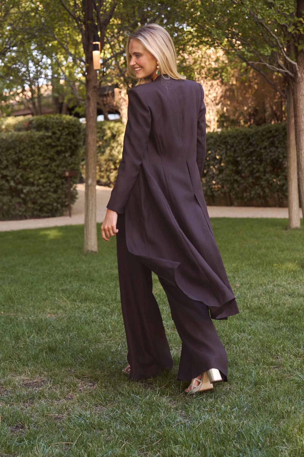 Miphai Chaqueta Rey Chocolate Invitada Espalda