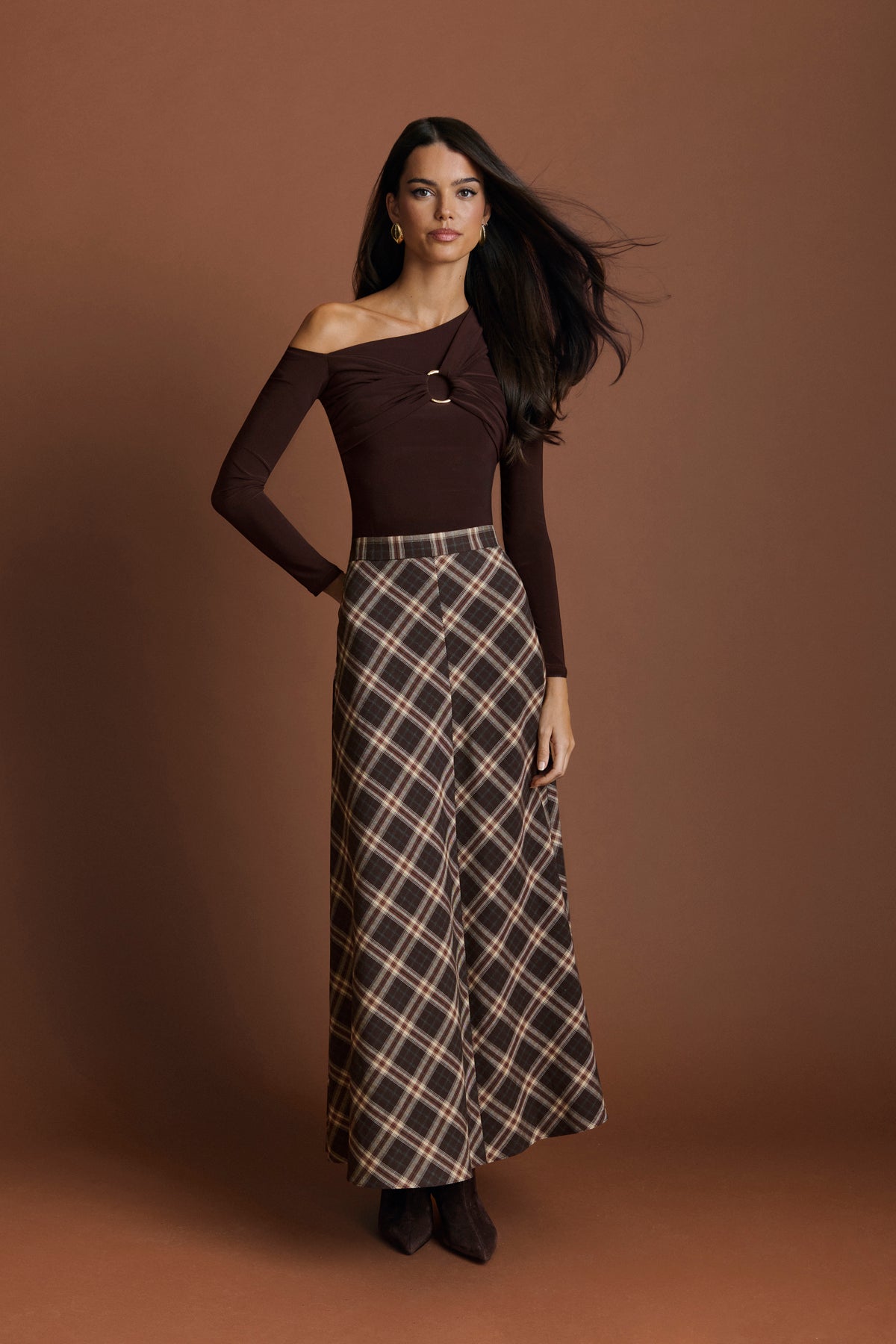 Miphai Falda Eos Cuadros Marrón y Beige Casual Frente Pose