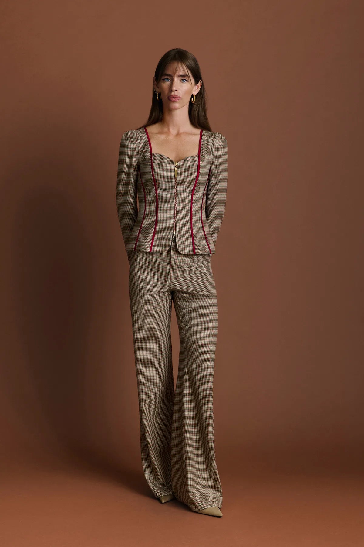 Miphai Pantalón Nyx Pata de Gallo Marrón y Granate Casual Frente