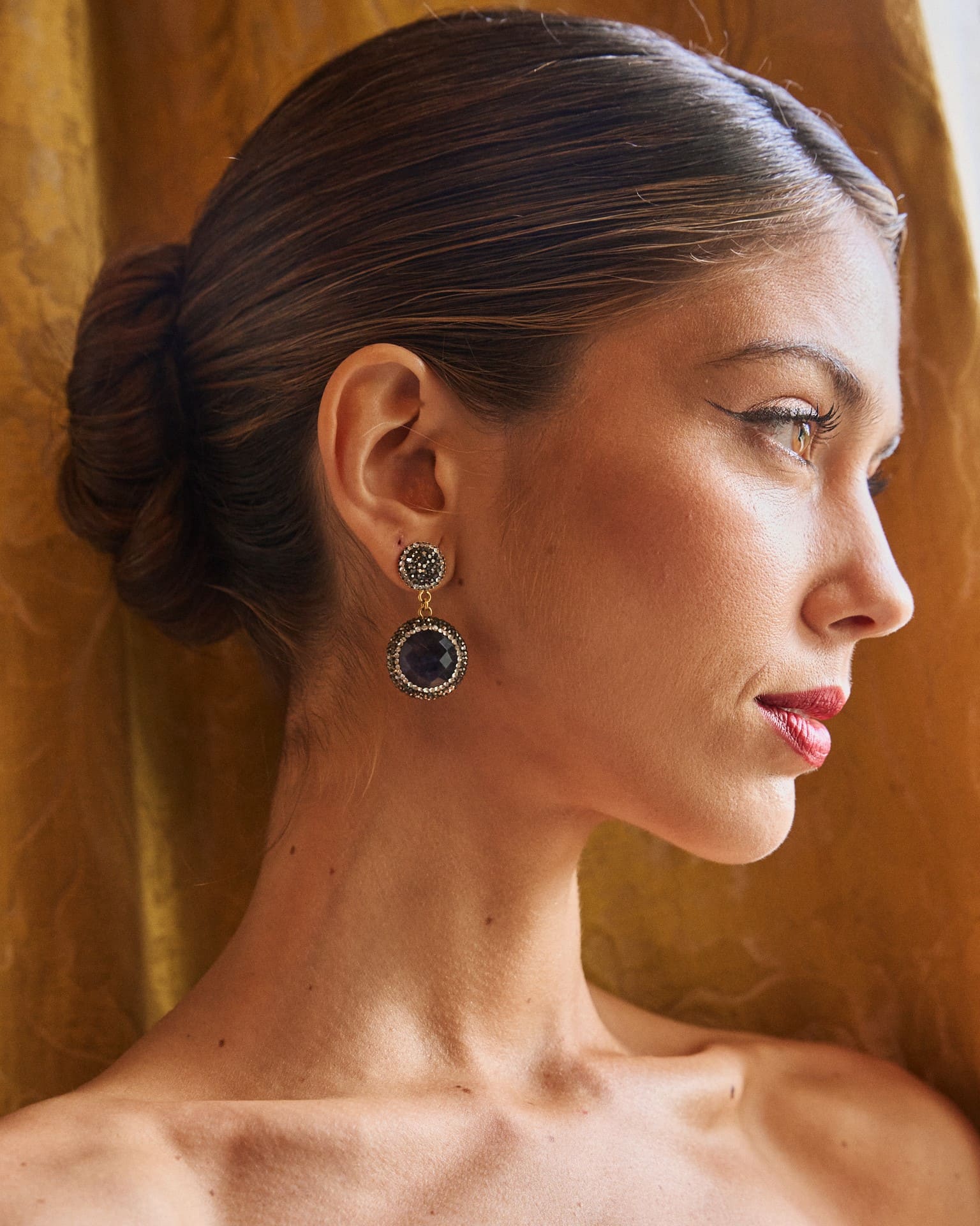 Pendientes evento fiesta invitada  Cuna morado piedra 
naturales  chapado oro redondeada brillantes en grises y plata

