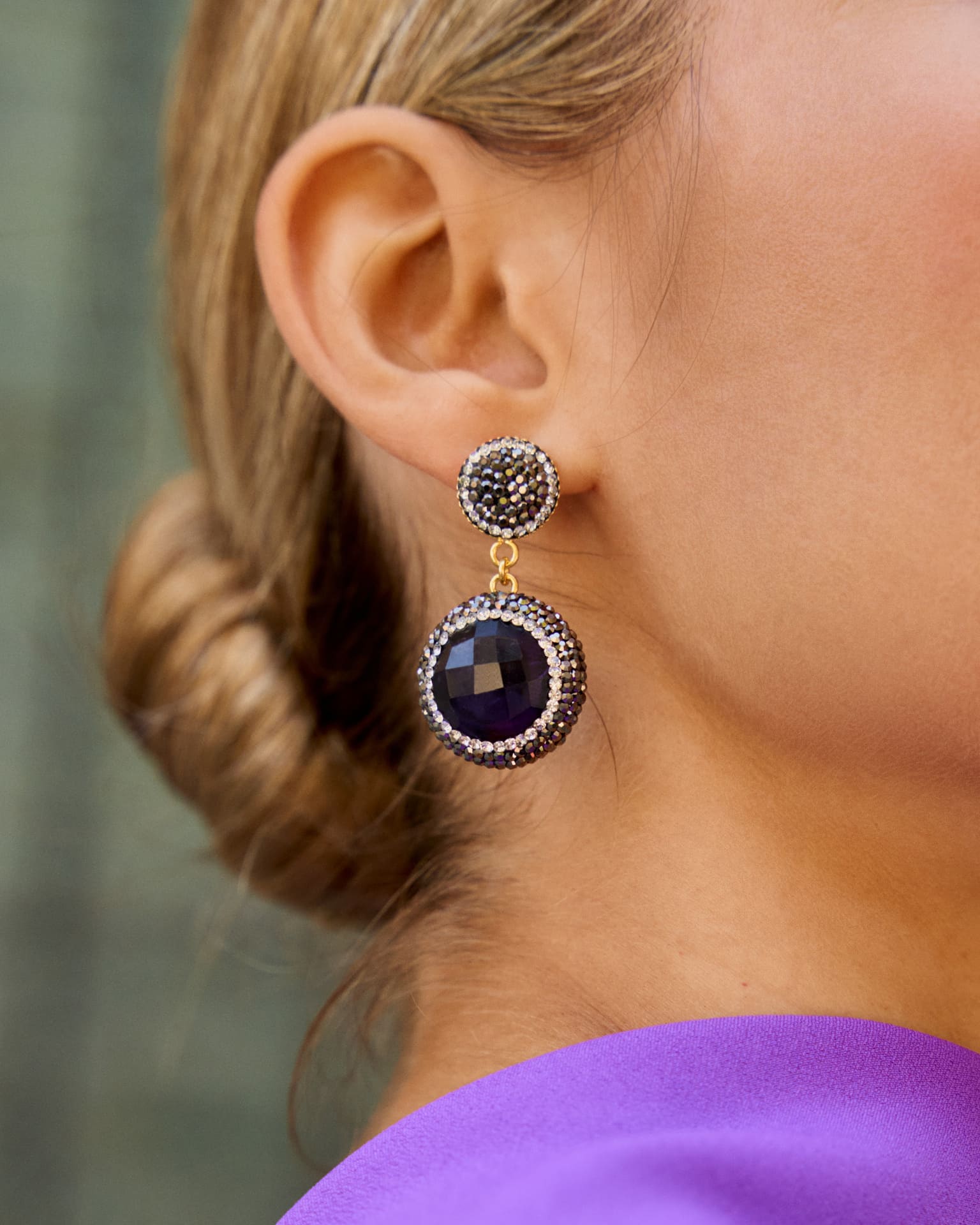 Pendientes evento fiesta invitada  Cuna morado piedra 
naturales  chapado oro redondeada brillantes en grises y plata
