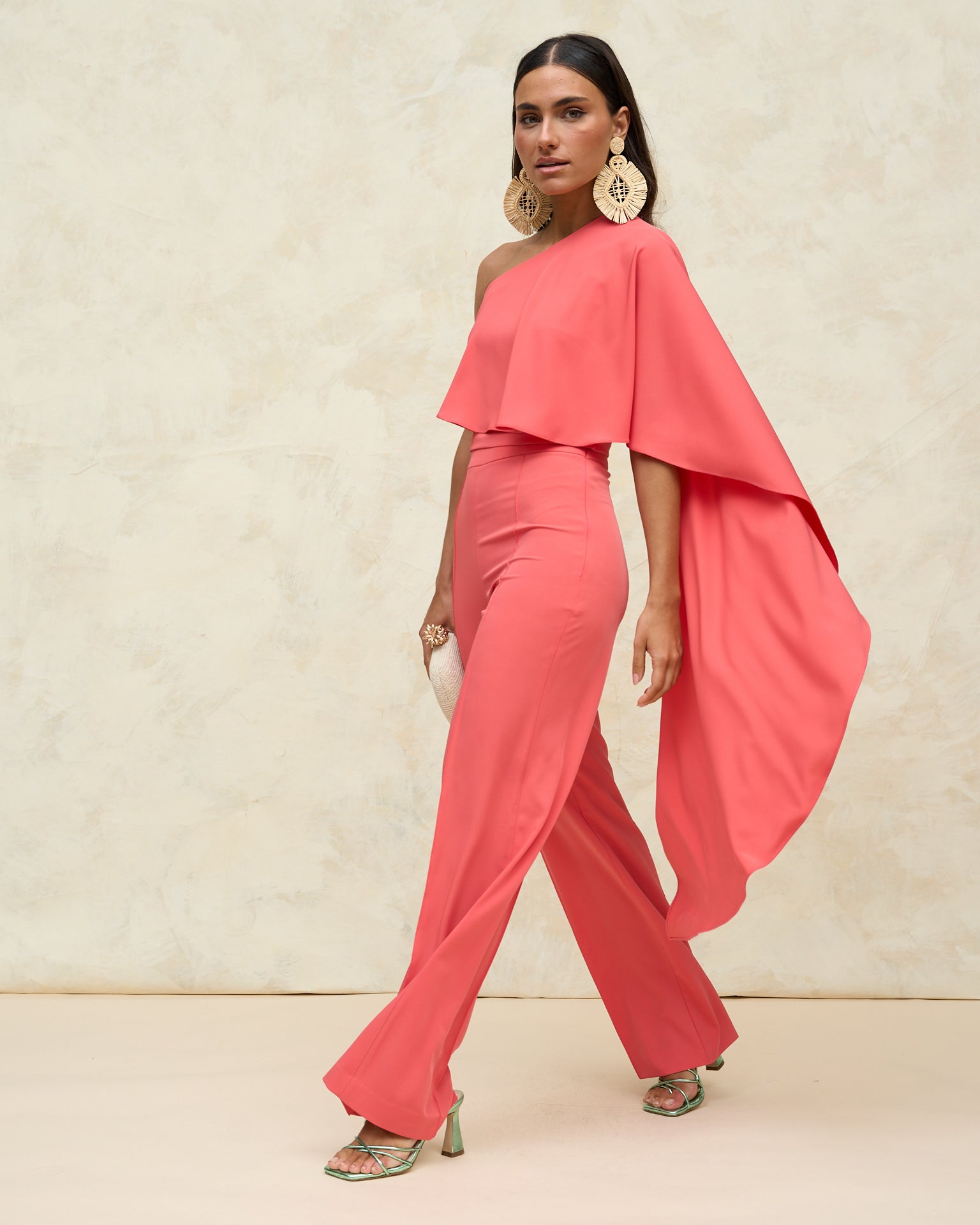 Top Thai Rosa Tiffany Asimétrico Liso Evento Invitada Fiesta Miphai andando