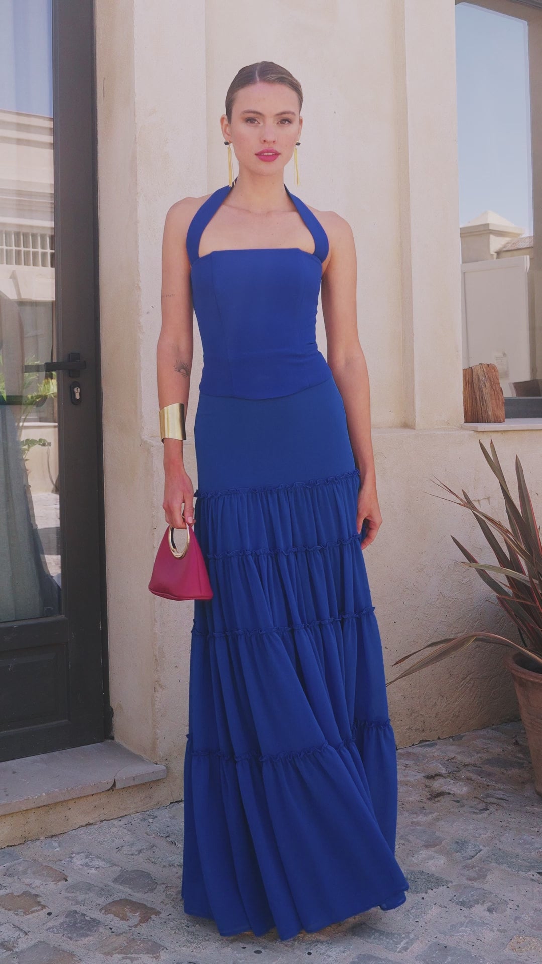 Falda larga Samira en gasa azul marino con volantes canasteros y corte bajo. Elegante y con movimiento. Ideal para eventos. Confeccionada en España.