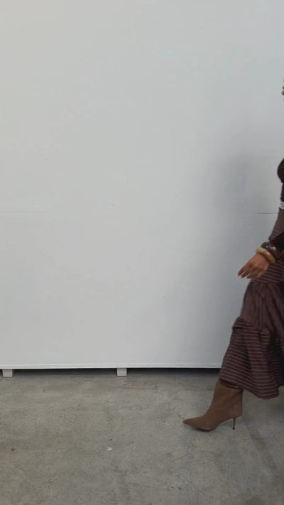 Miphai_Falda_Aurora_Estampado_Rayas_Marrón_Invitada